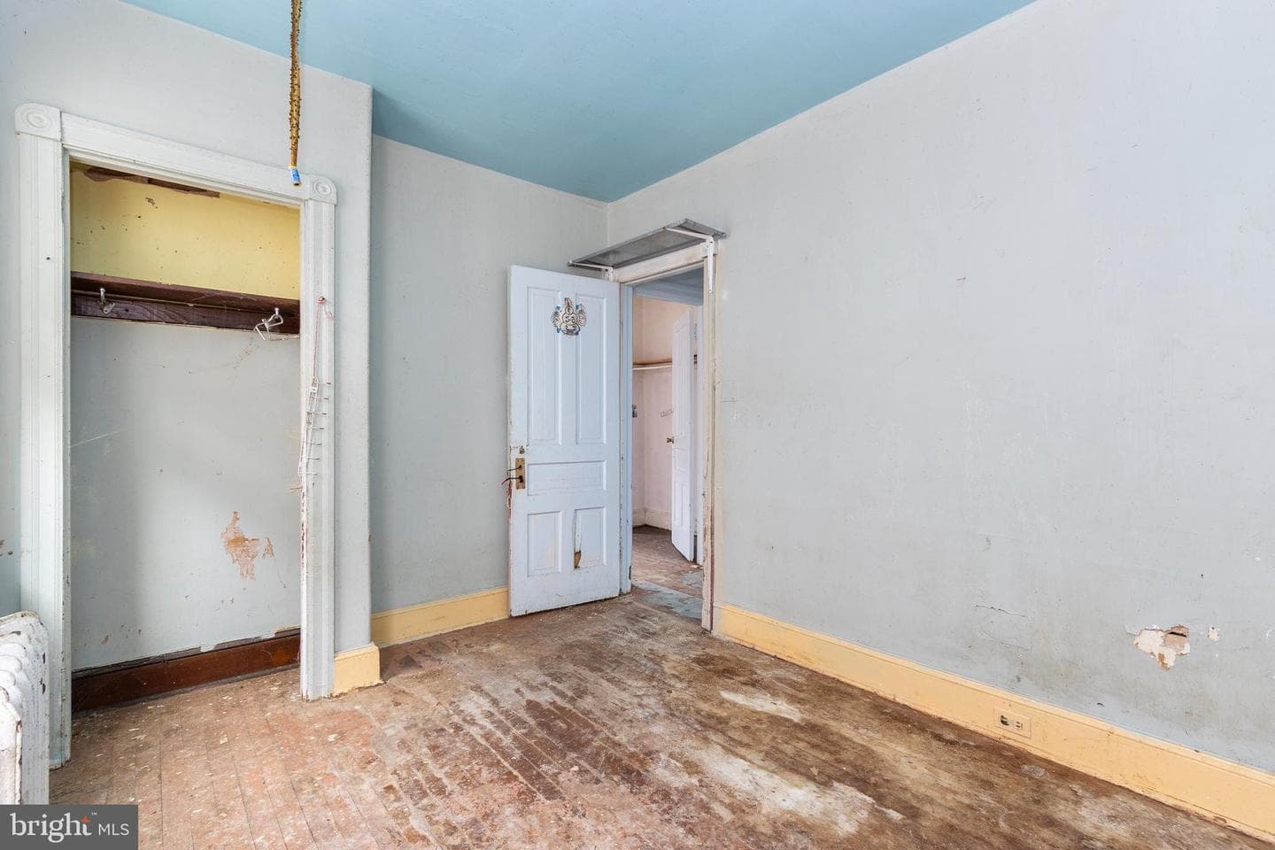 319 W Duncannon Avenue photo 27