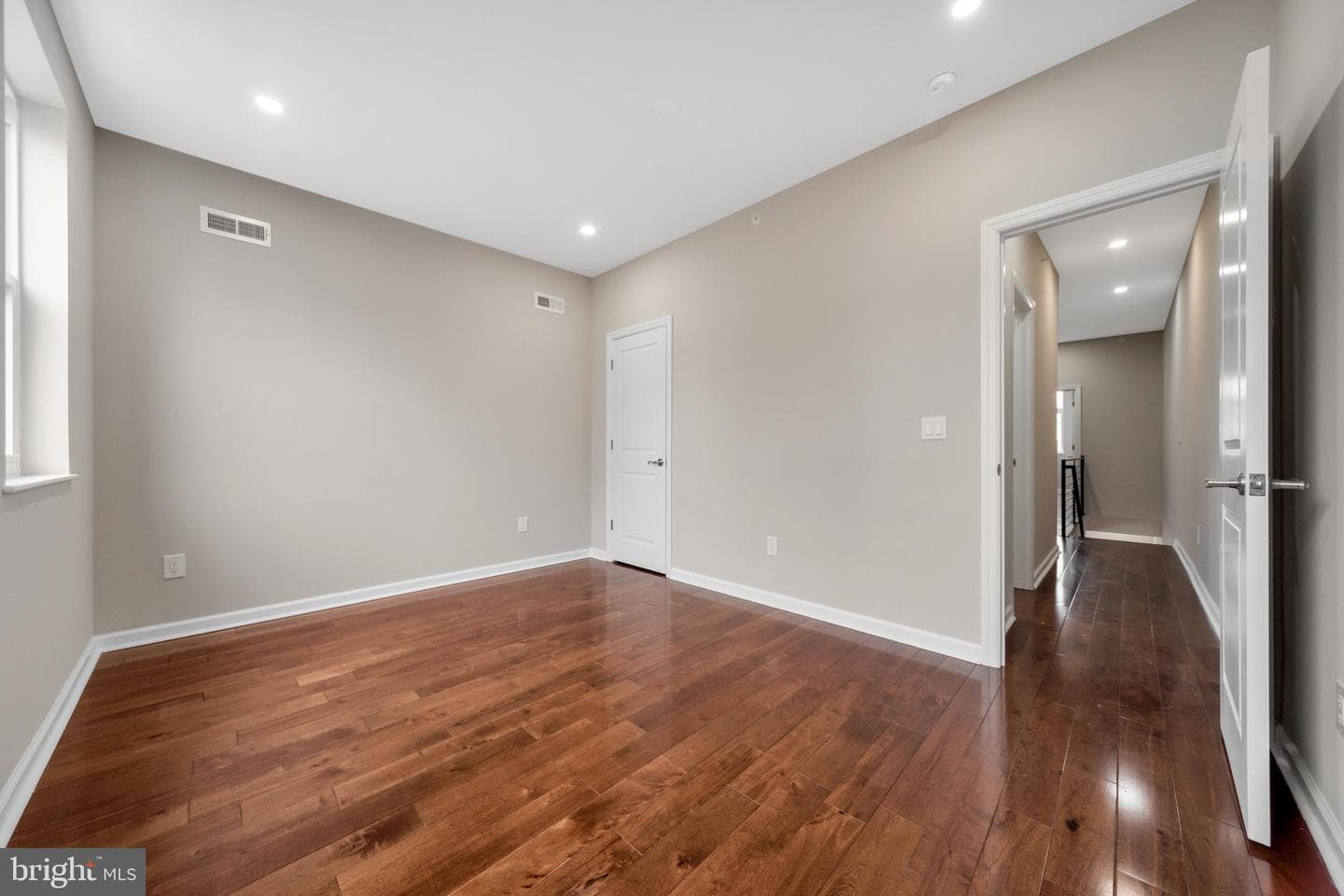 5327 Chancellor Street photo 17