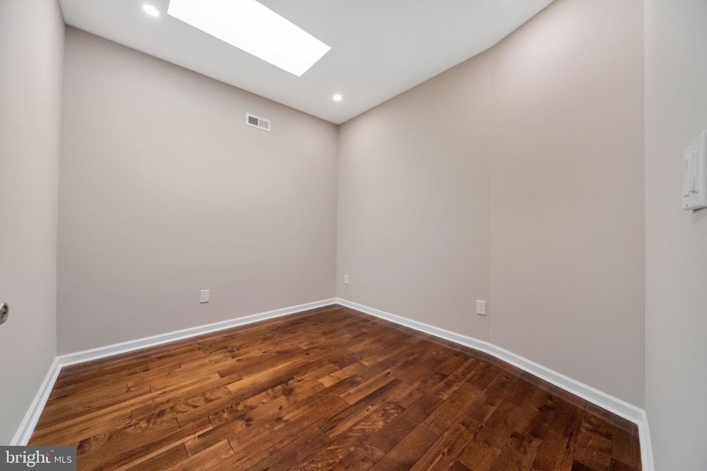 5327 Chancellor Street photo 22