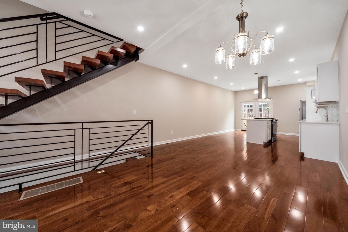 5327 Chancellor Street photo 5