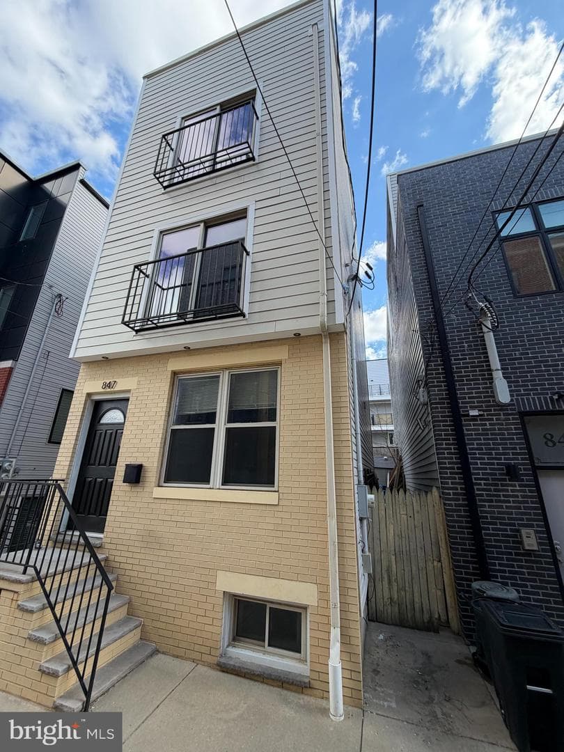 847 Cameron Street photo 4