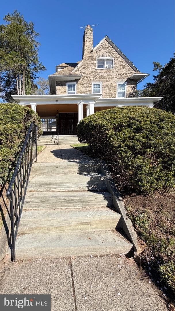 611 E Phil Ellena Street photo 2