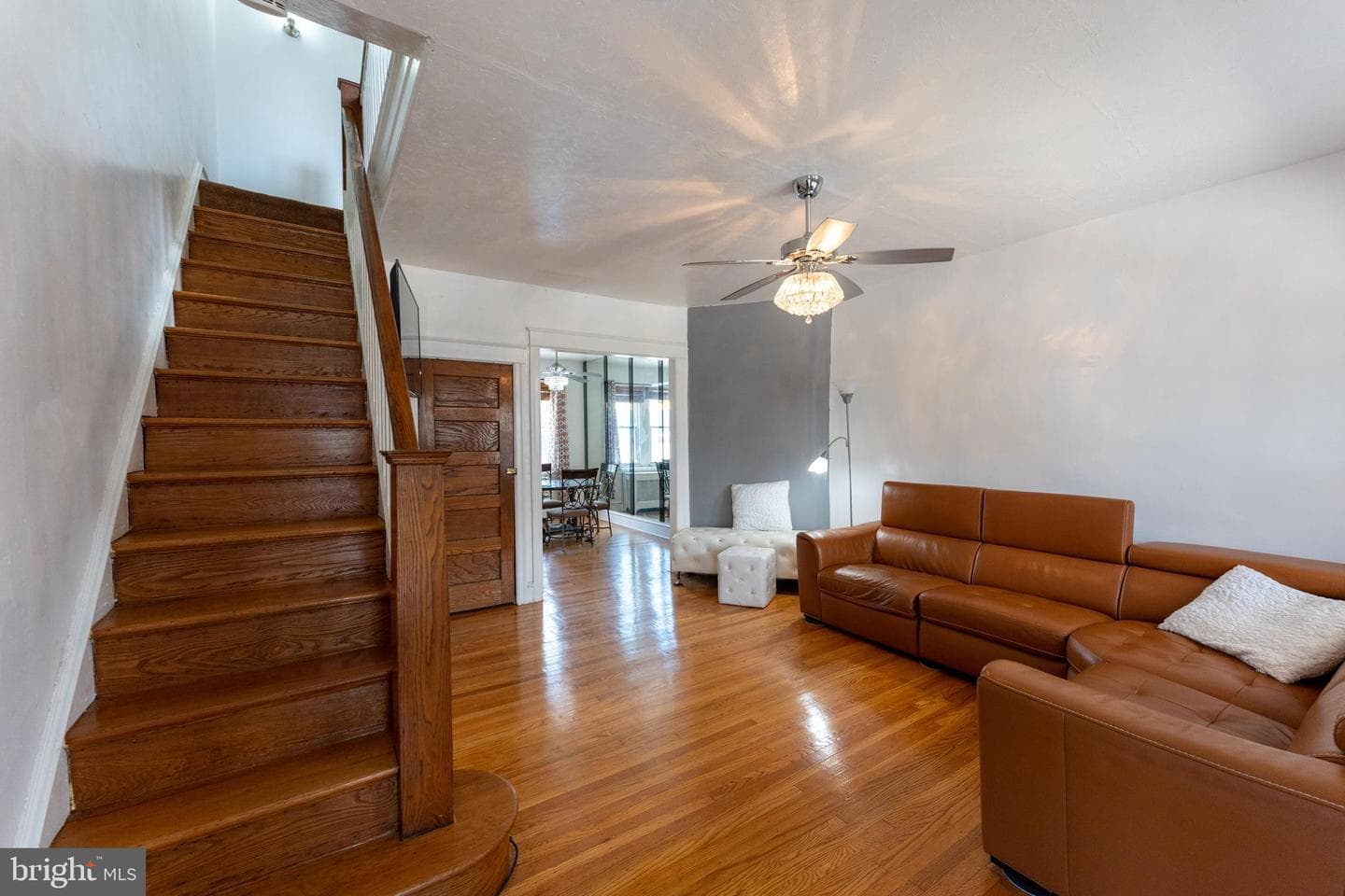 1653 W Mentor Street photo 3