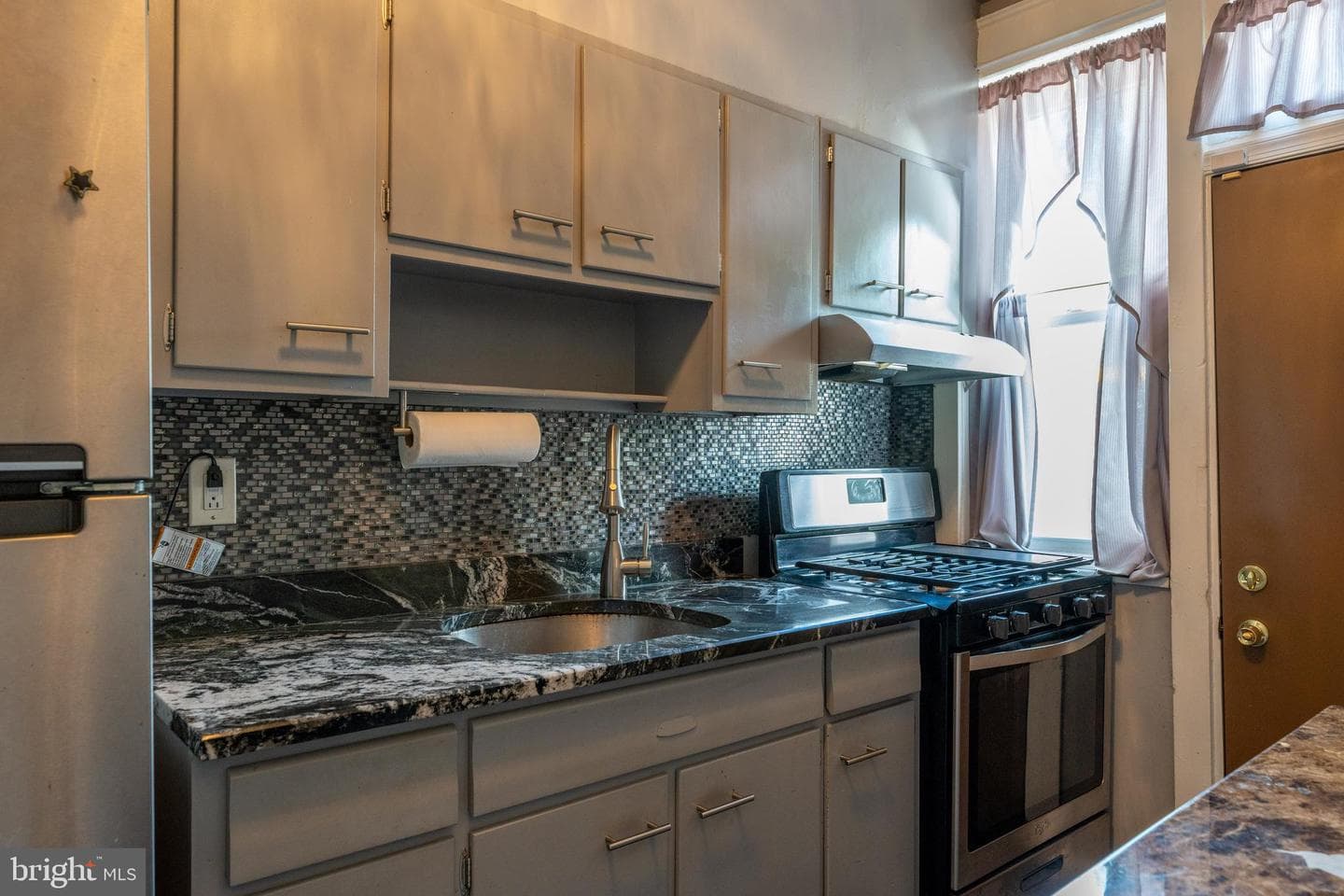 1653 W Mentor Street photo 7