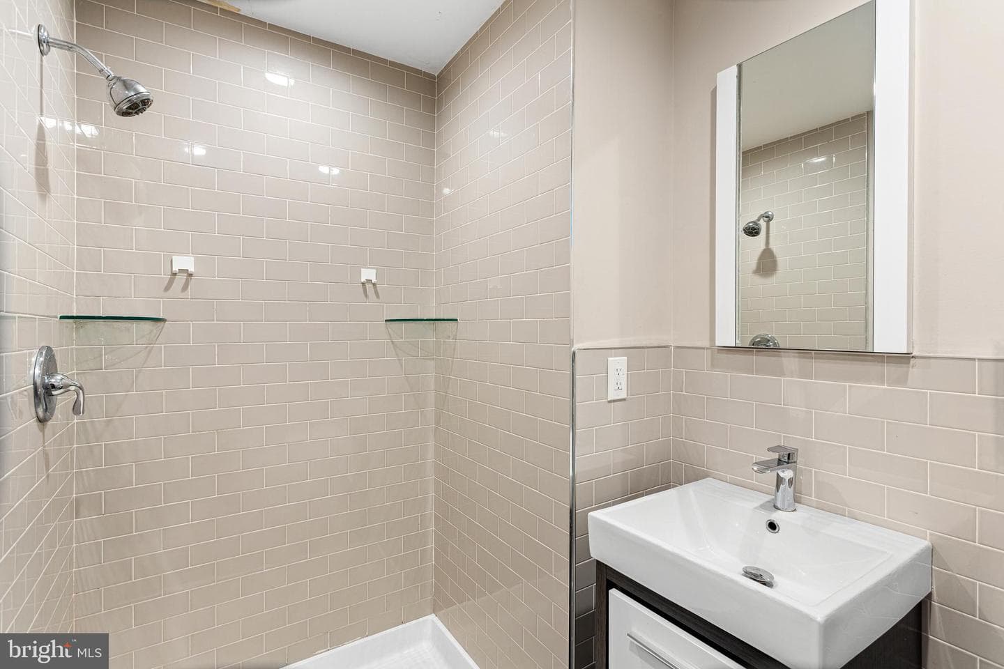 1233 N Lecount Street photo 5