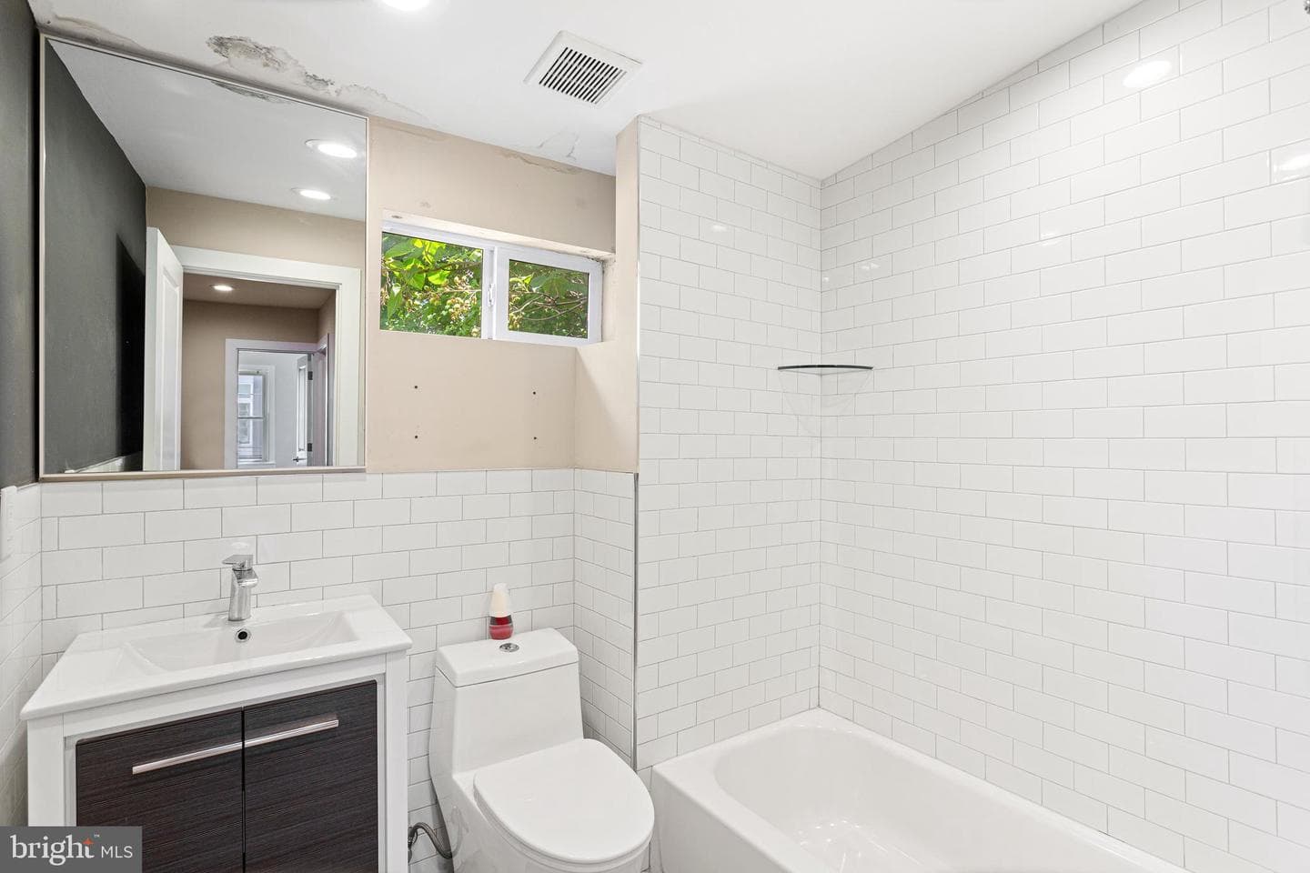 1233 N Lecount Street photo 9