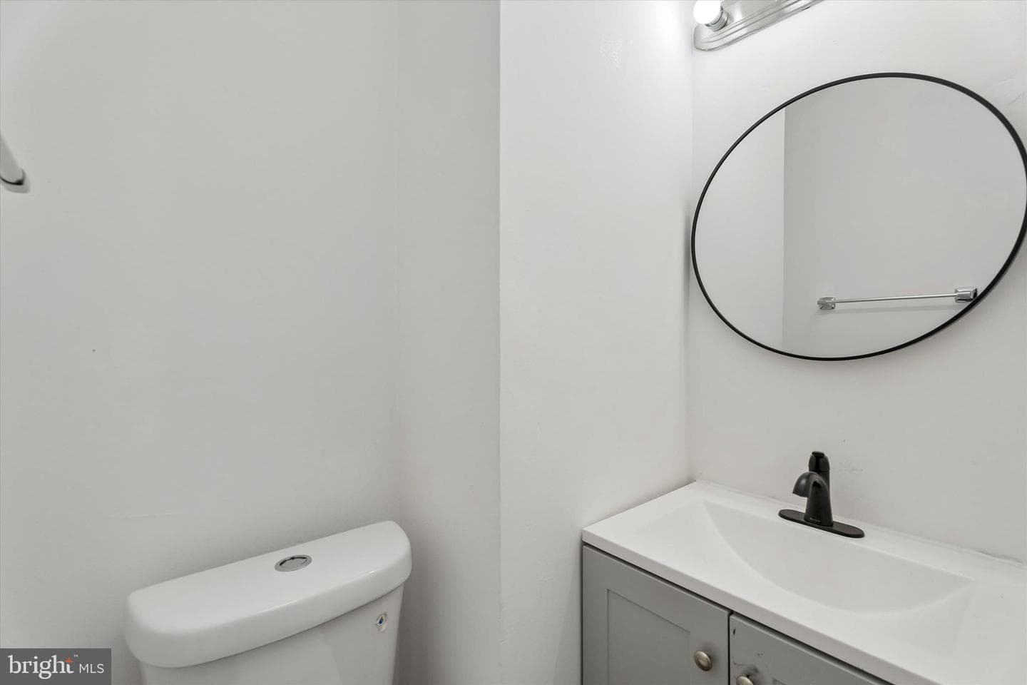1214 E Stafford Street photo 8
