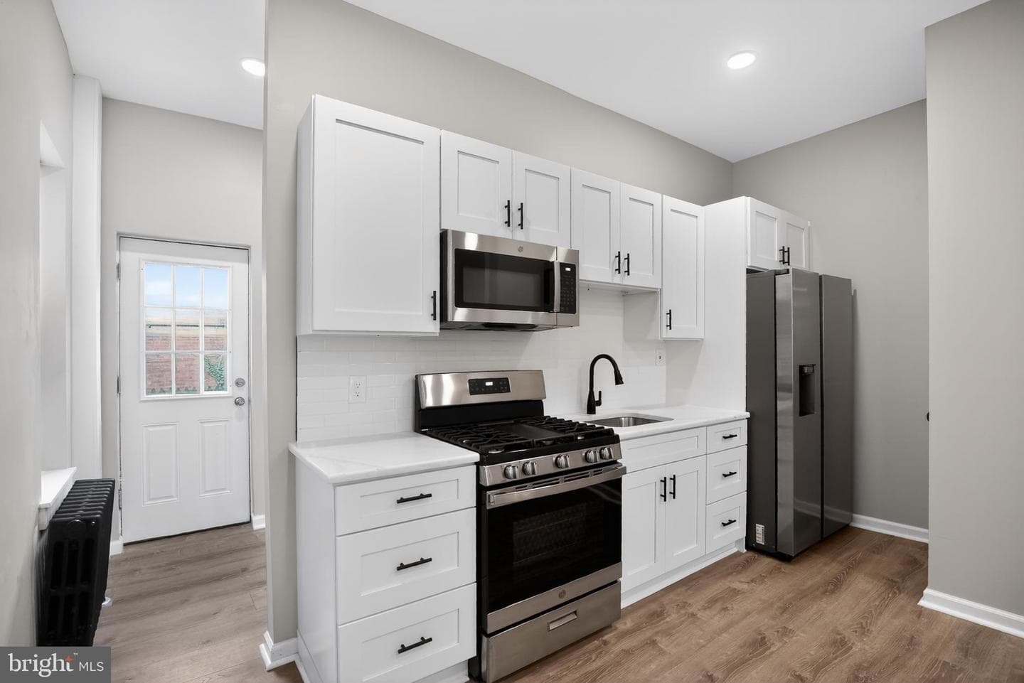 226 E Sydney Street photo 10