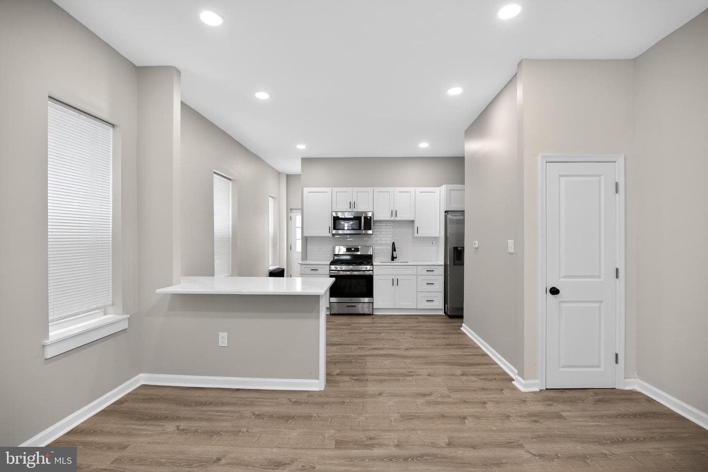 226 E Sydney Street photo 11
