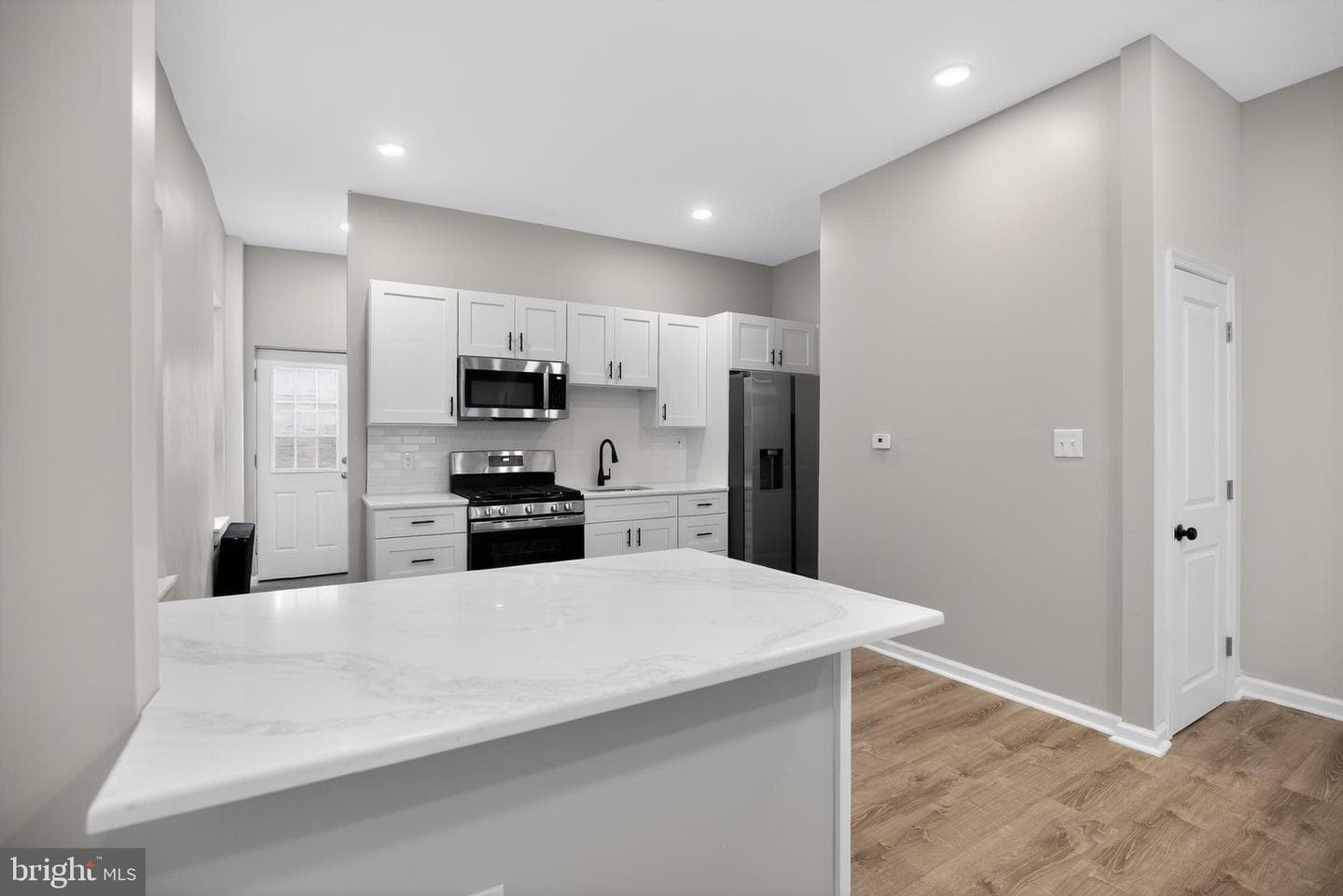 226 E Sydney Street photo 12