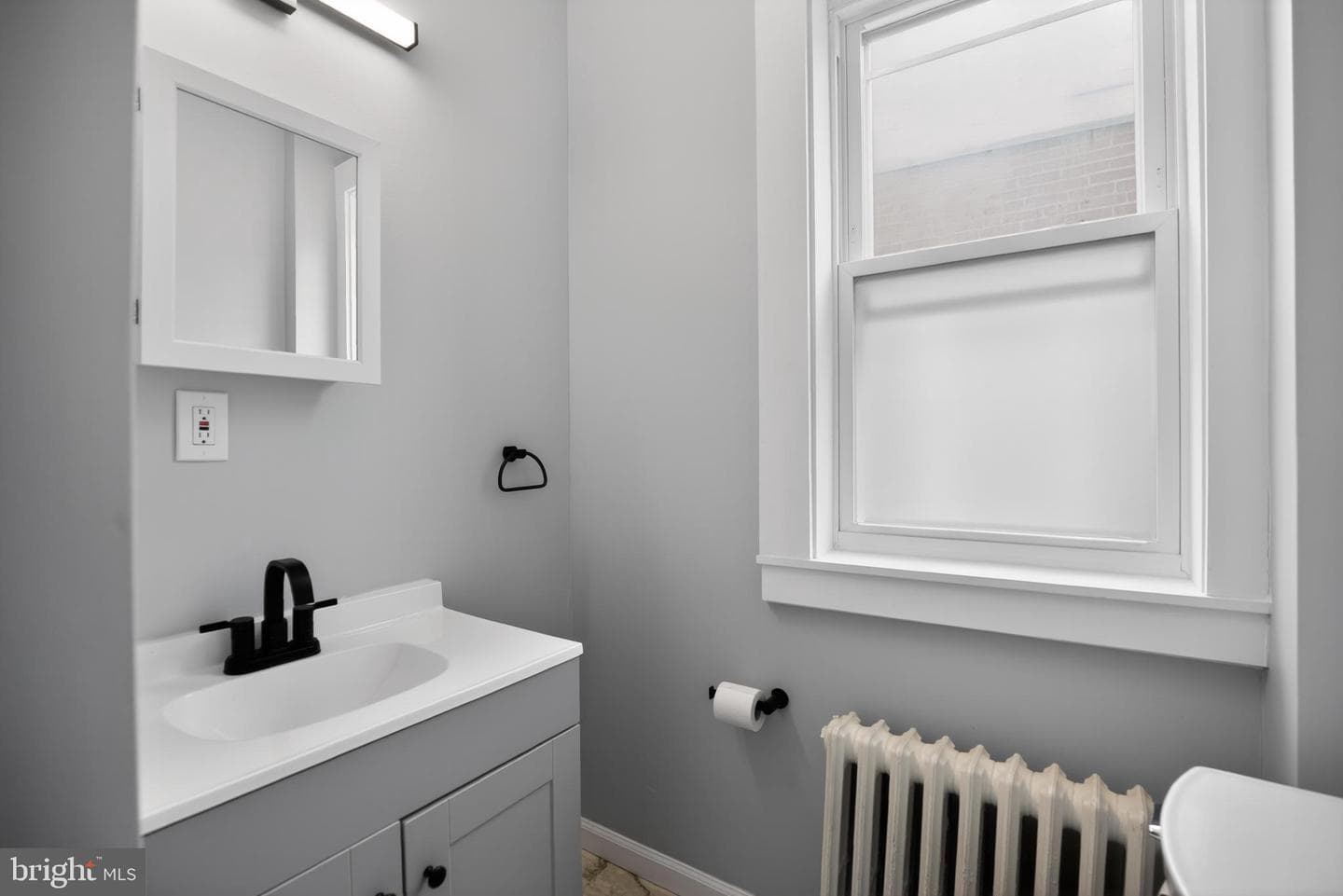226 E Sydney Street photo 23