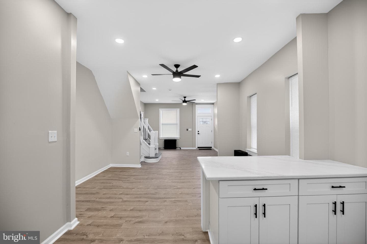 226 E Sydney Street photo 8