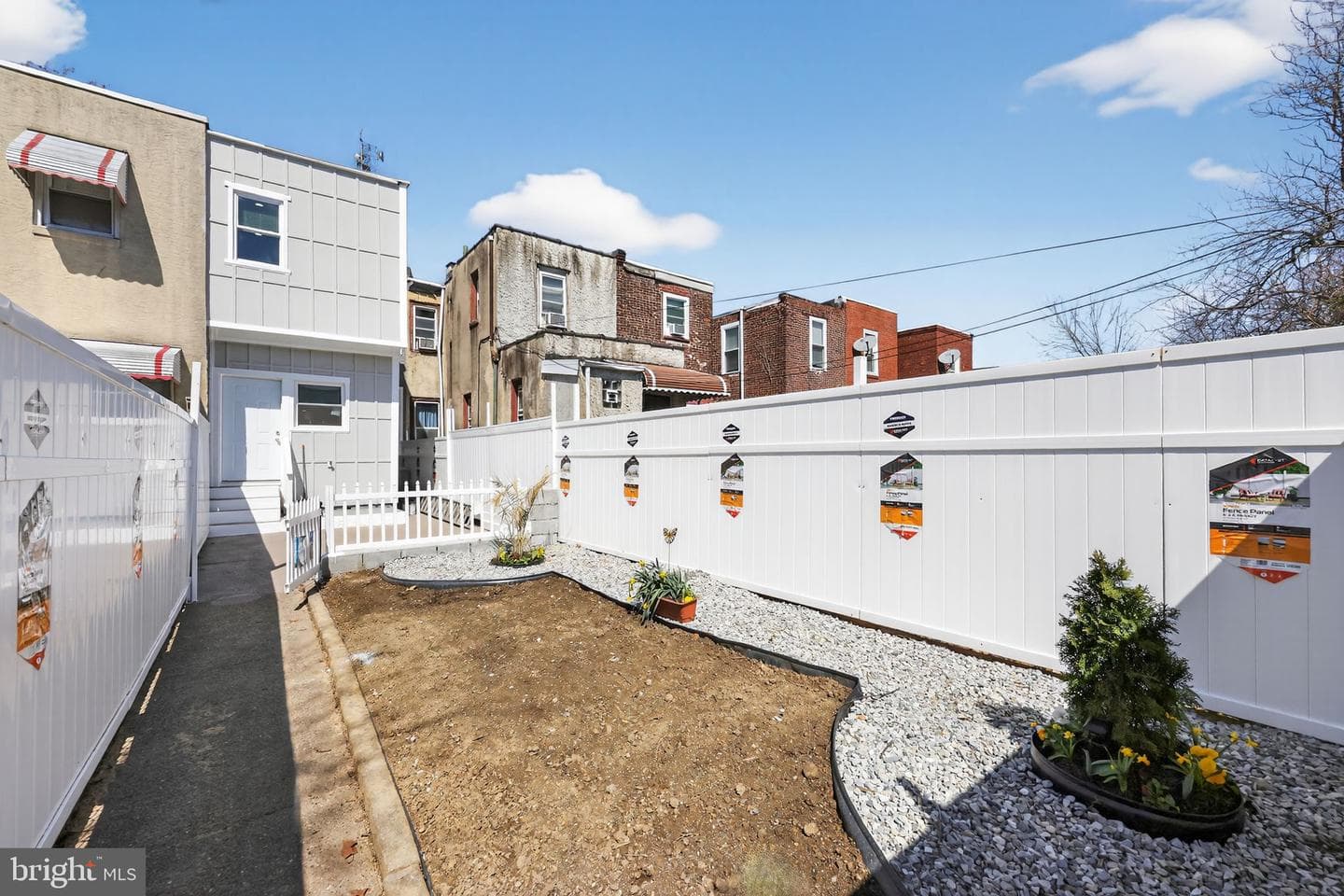 2046 Dennie Street photo 29