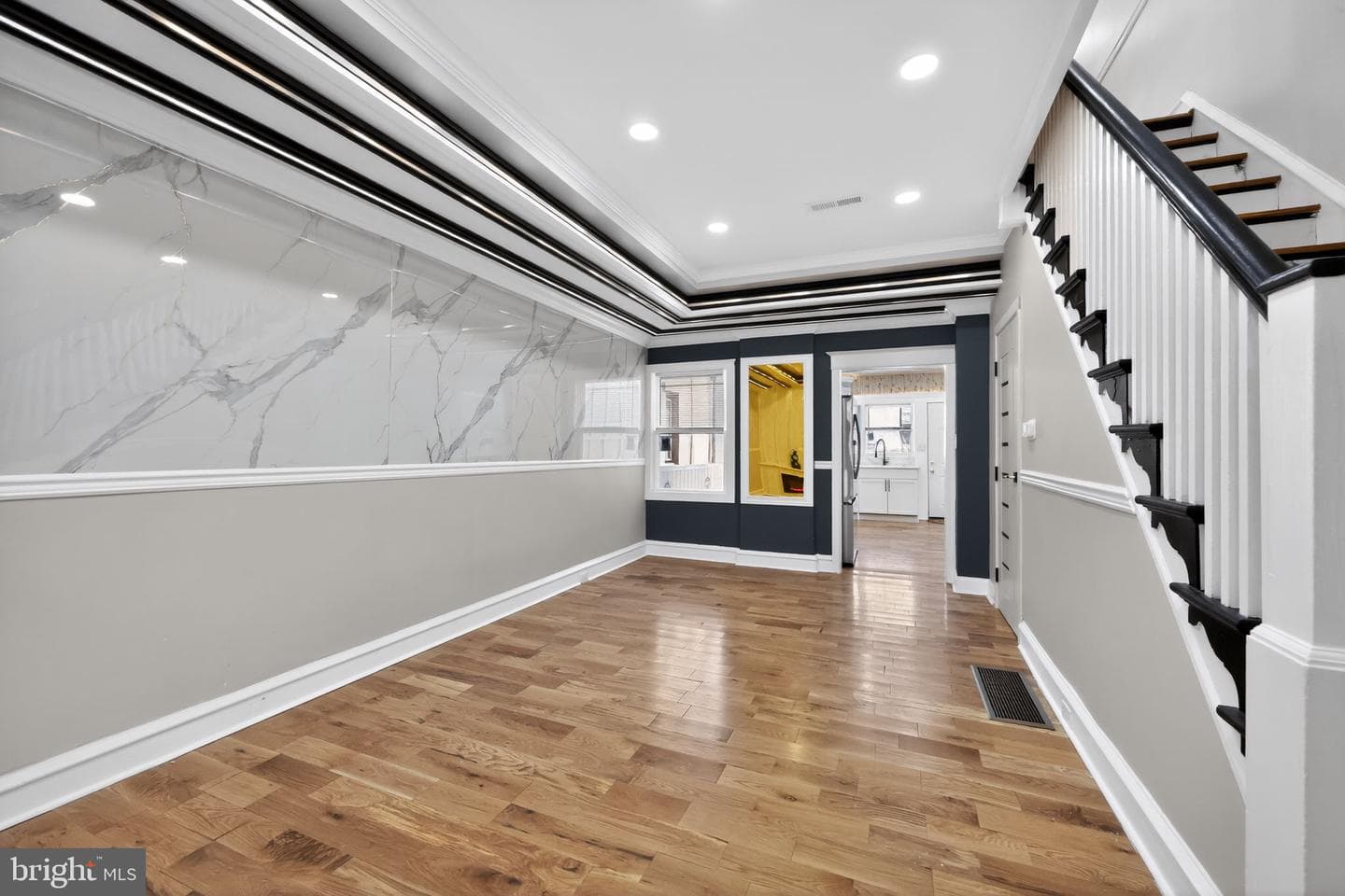 2046 Dennie Street photo 5