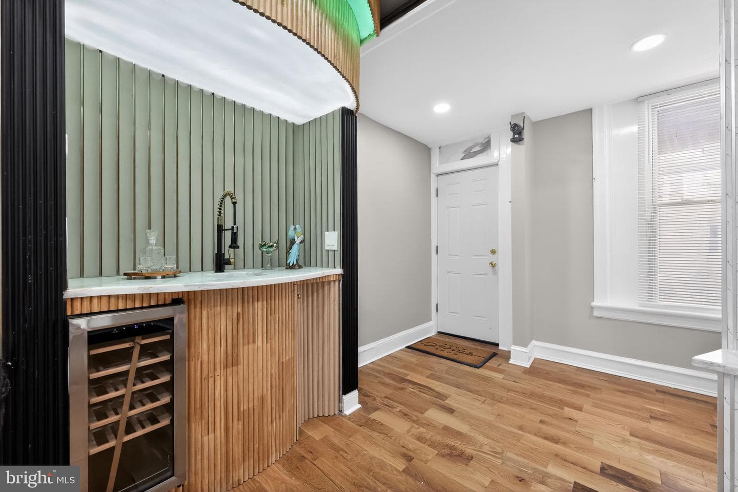 2046 Dennie Street photo 7