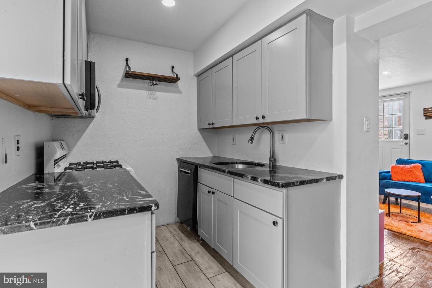 889 N Lecount Street photo 7