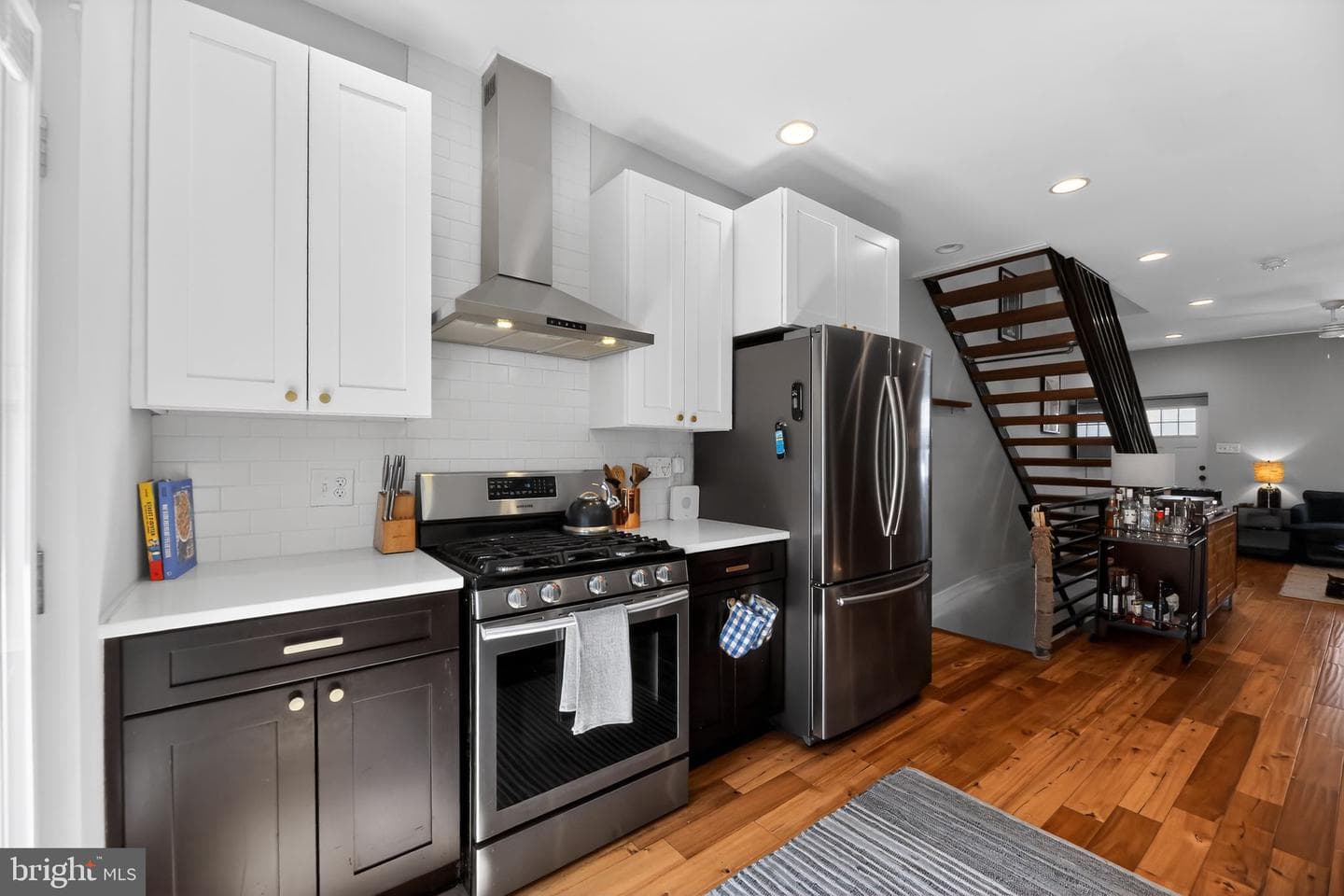 2938 Nicholas Street photo 16