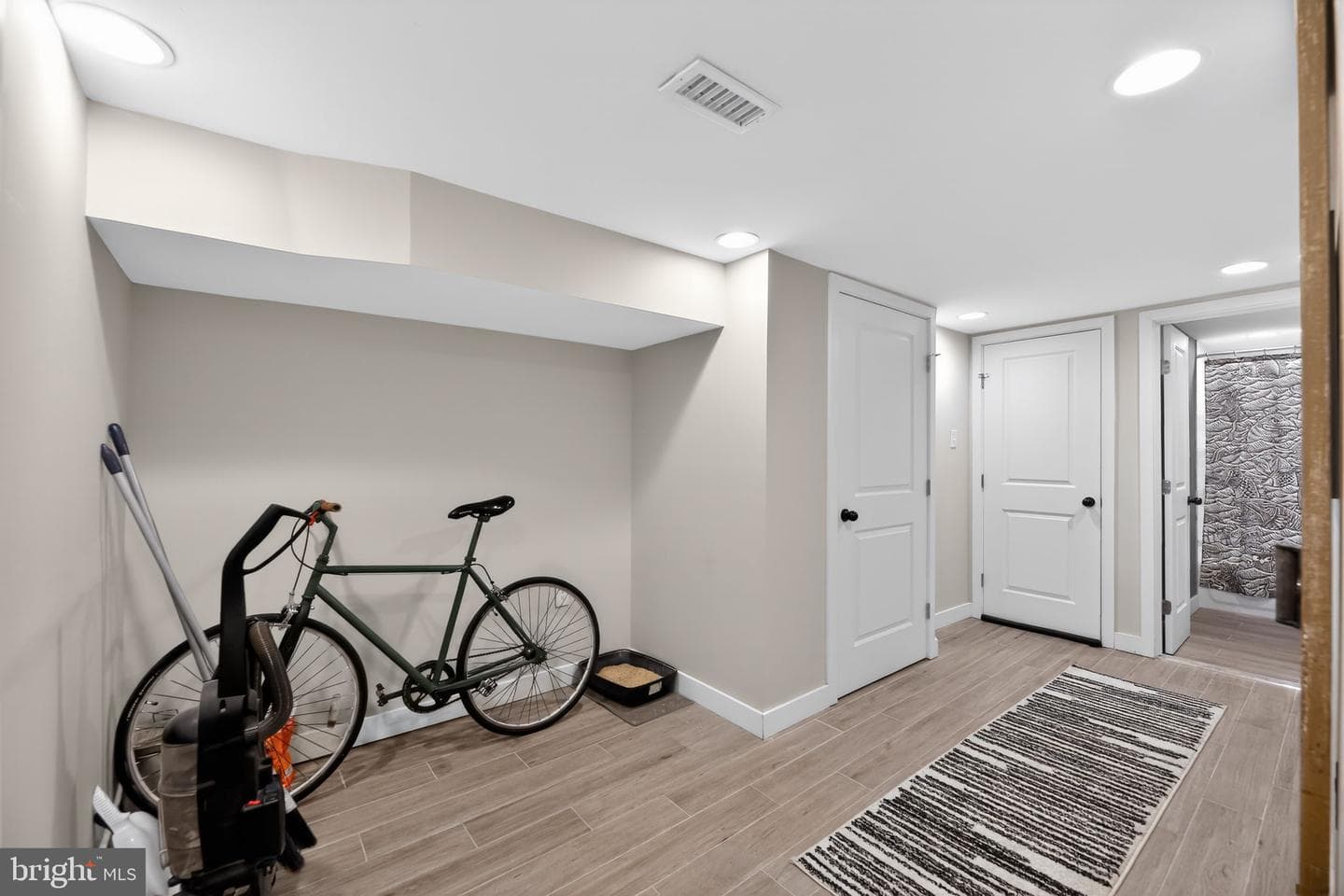 2938 Nicholas Street photo 31