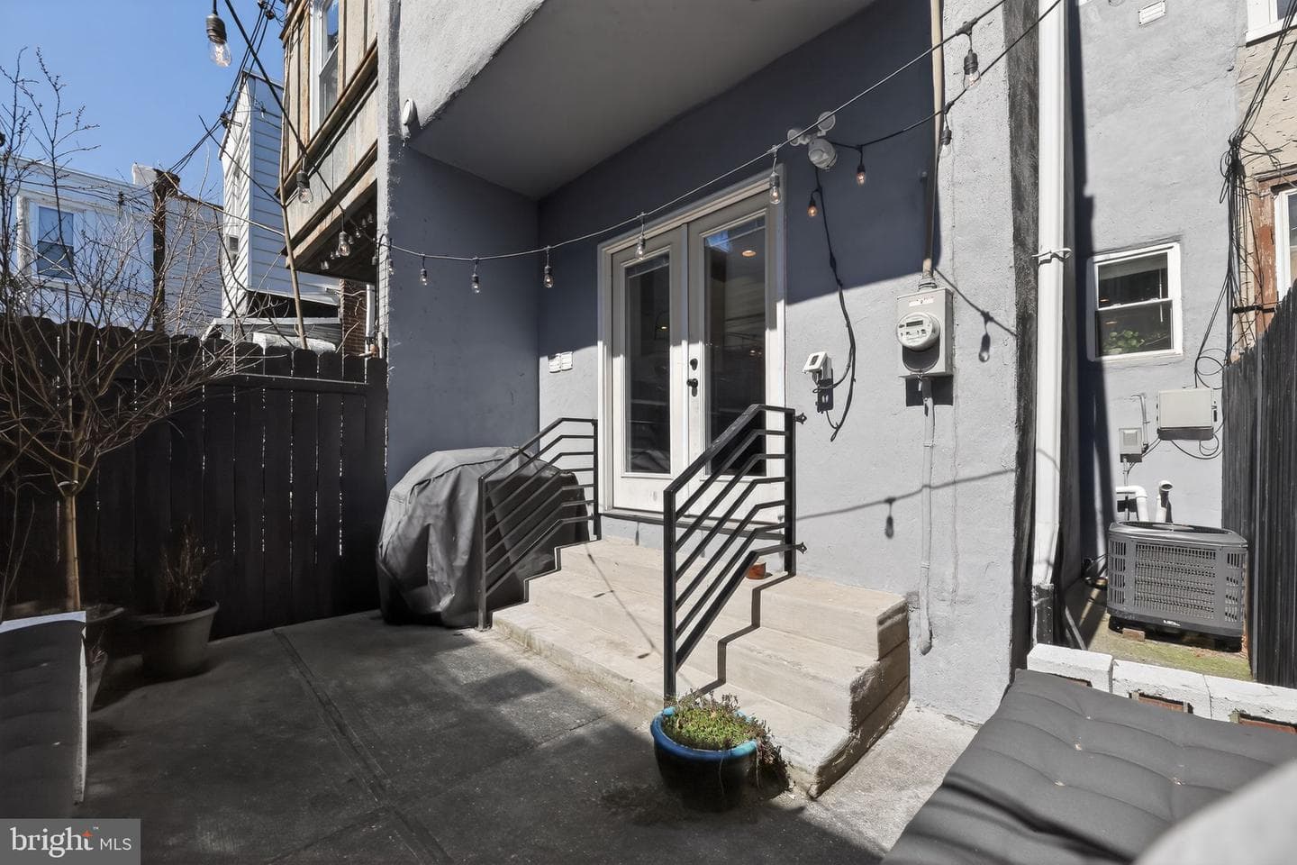 2938 Nicholas Street photo 5
