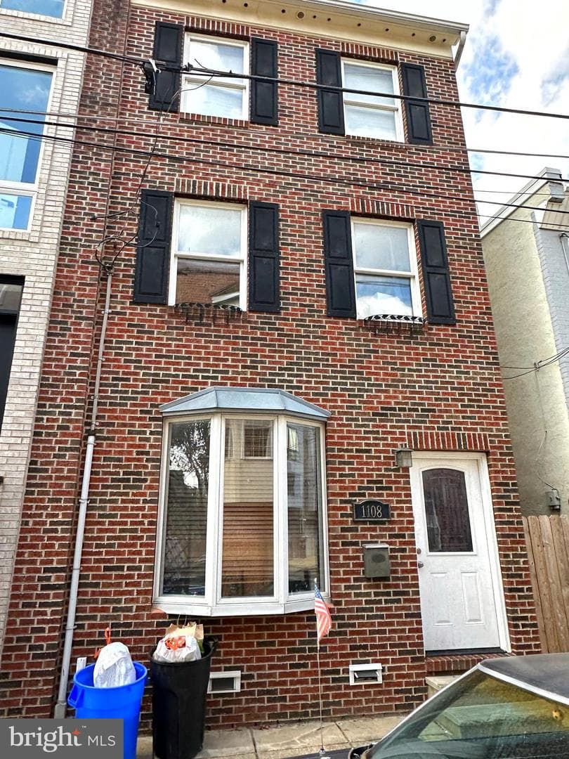 1108 E Oxford Street photo 2