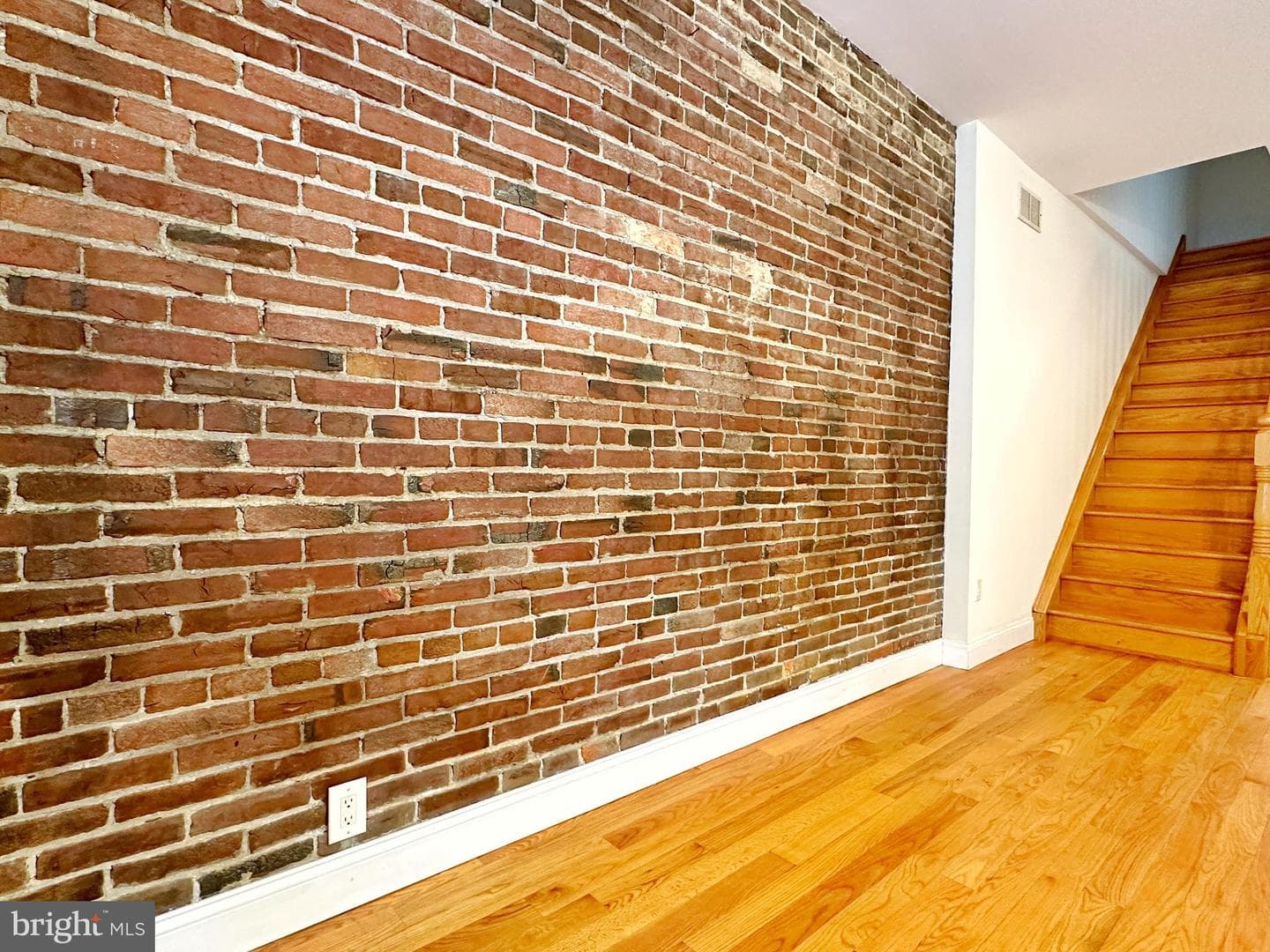 1108 E Oxford Street photo 28