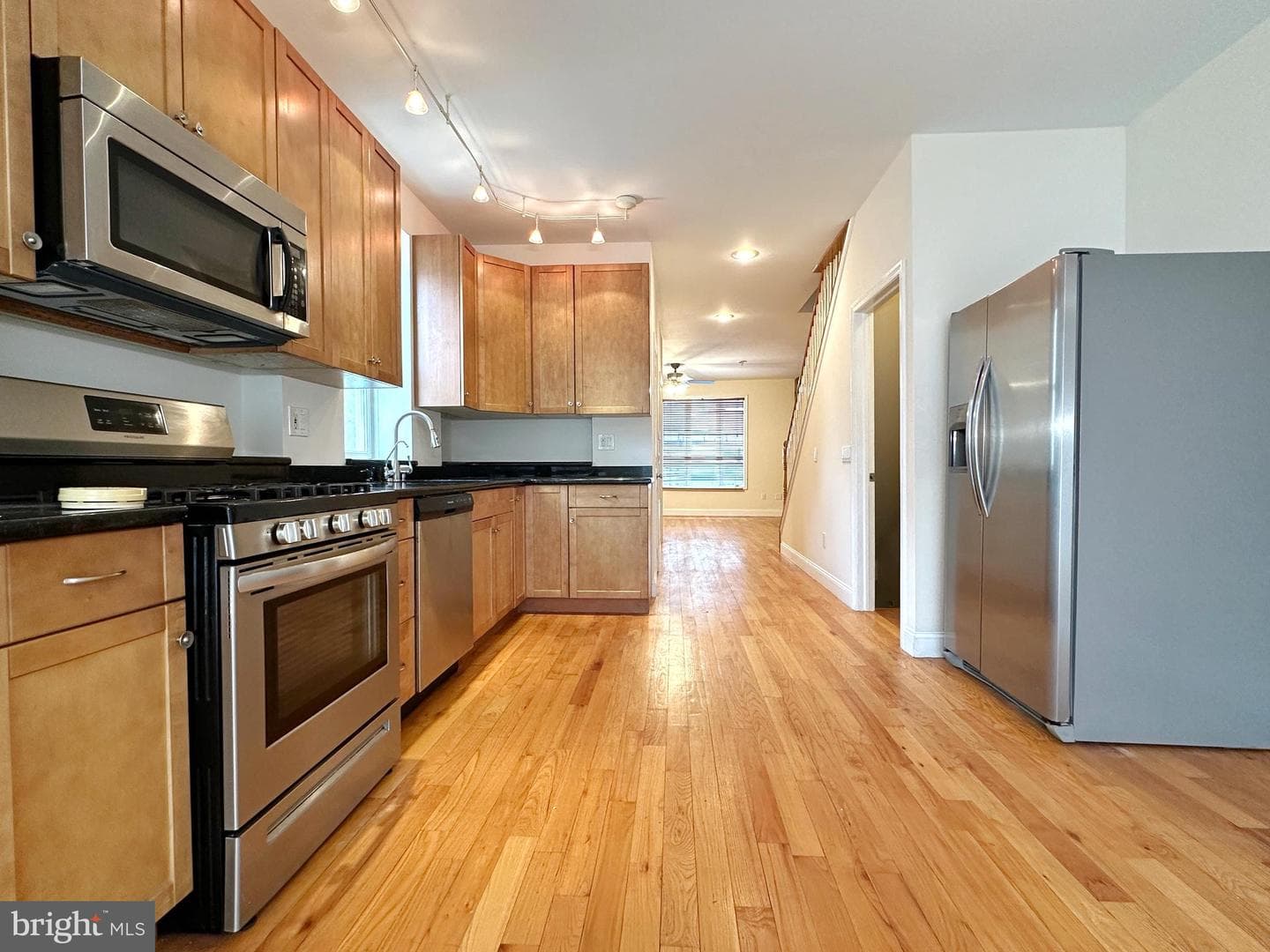 1108 E Oxford Street photo 42