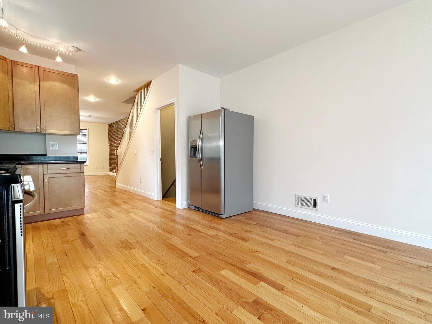 1108 E Oxford Street photo 43