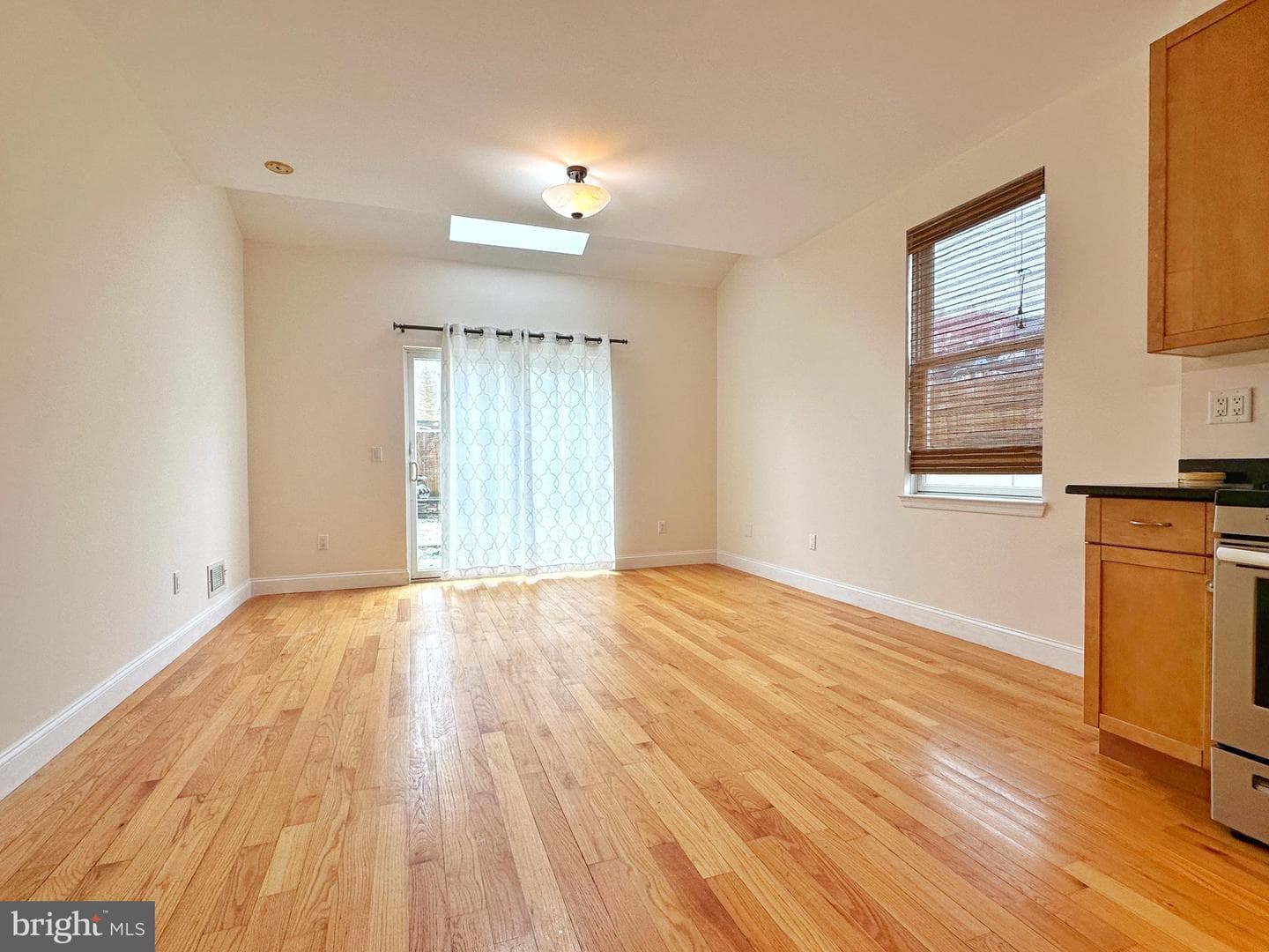 1108 E Oxford Street photo 46