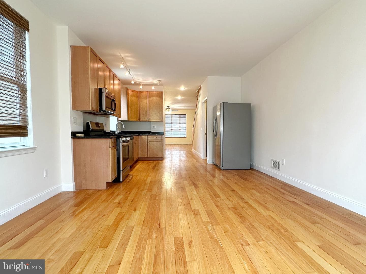 1108 E Oxford Street photo 48