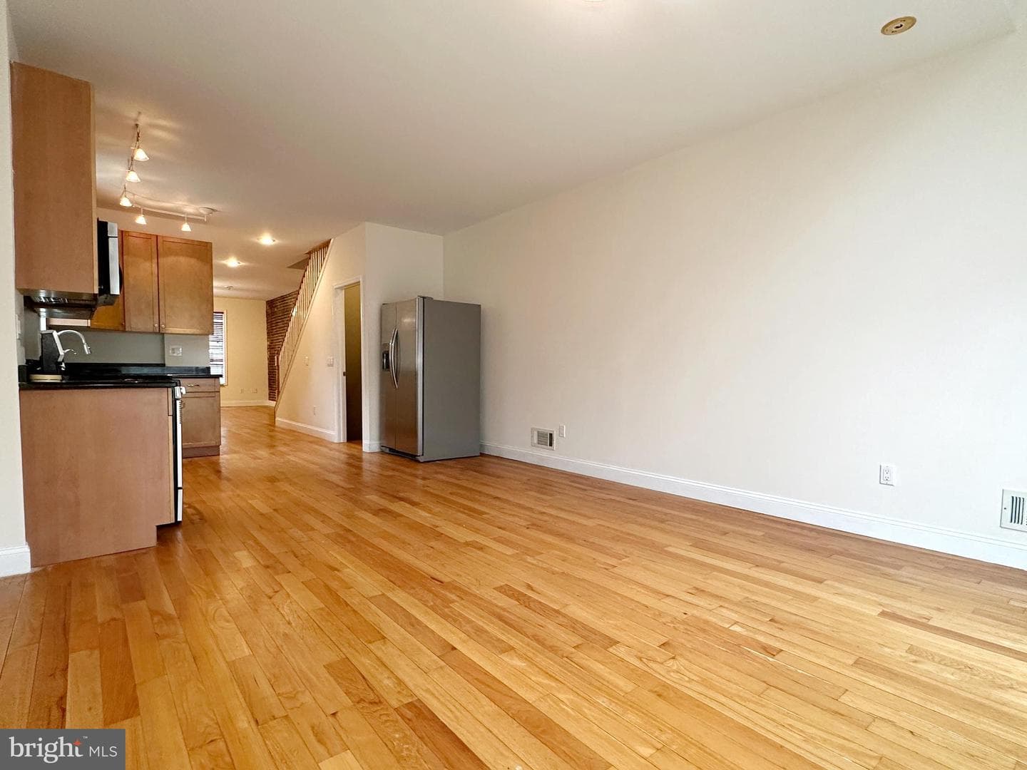 1108 E Oxford Street photo 49