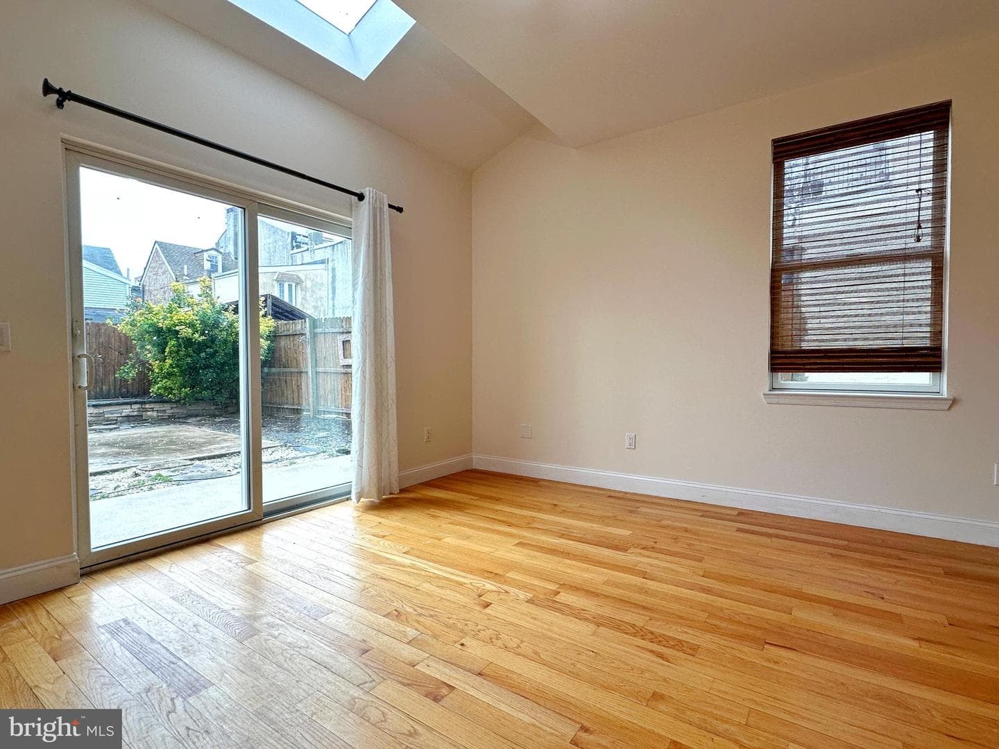 1108 E Oxford Street photo 50