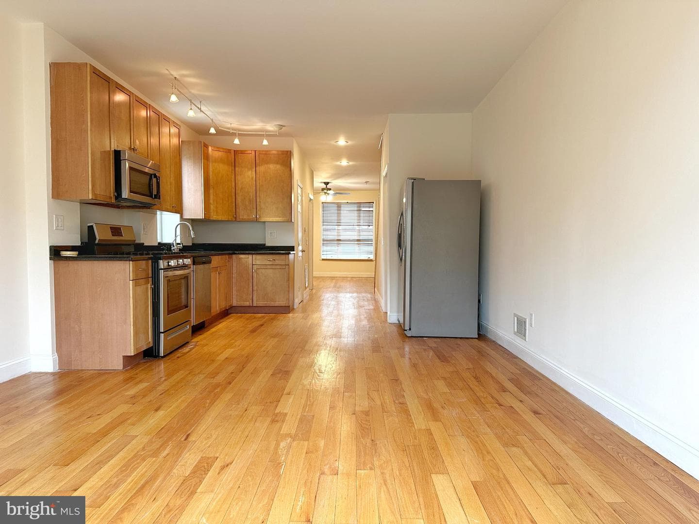 1108 E Oxford Street photo 53