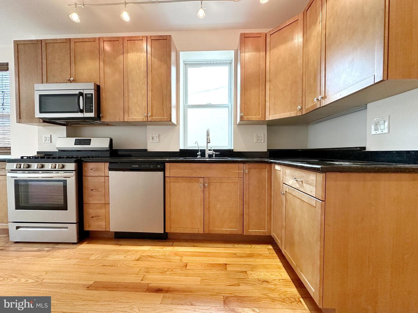 1108 E Oxford Street photo 54