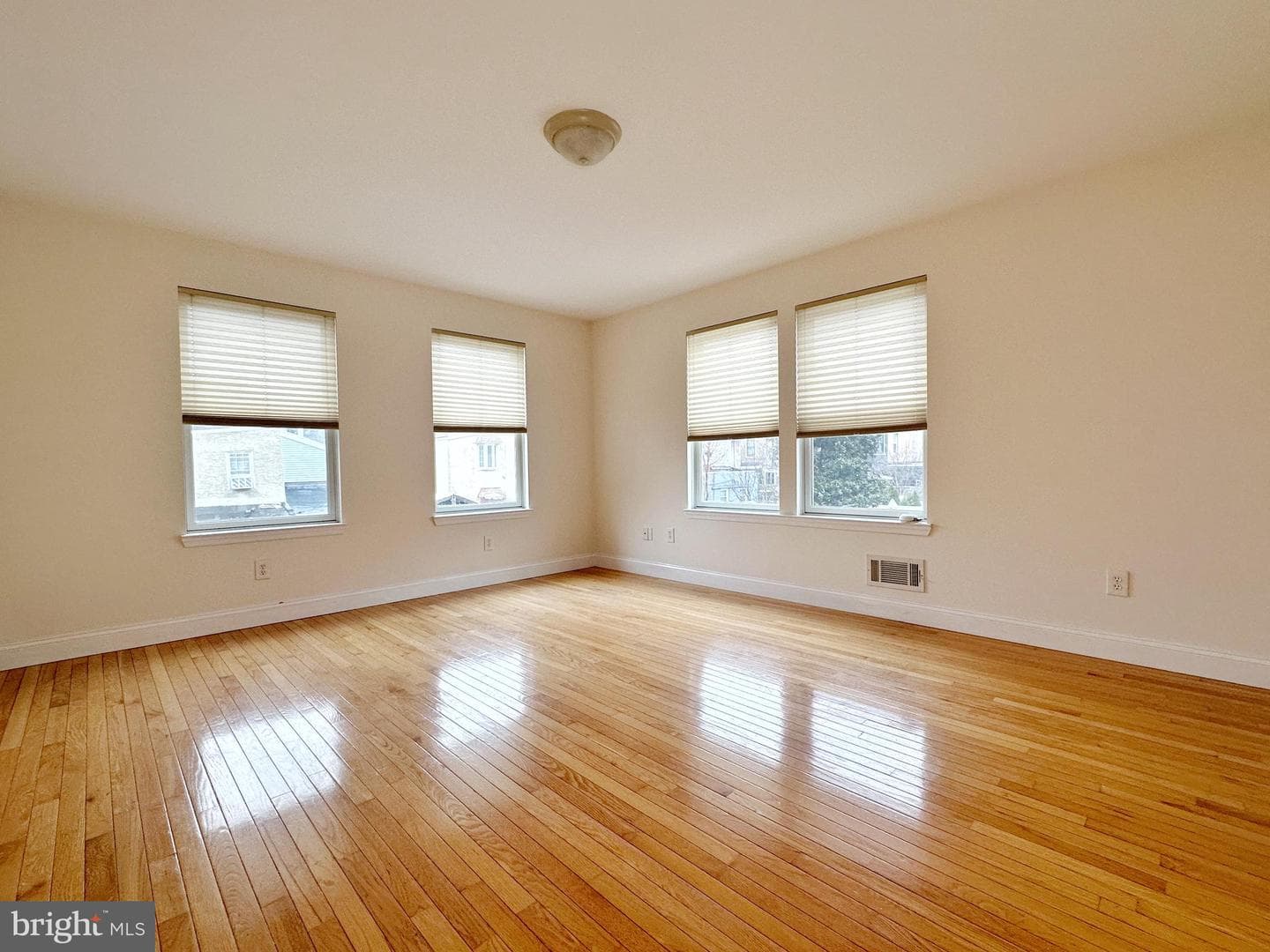 1108 E Oxford Street photo 57