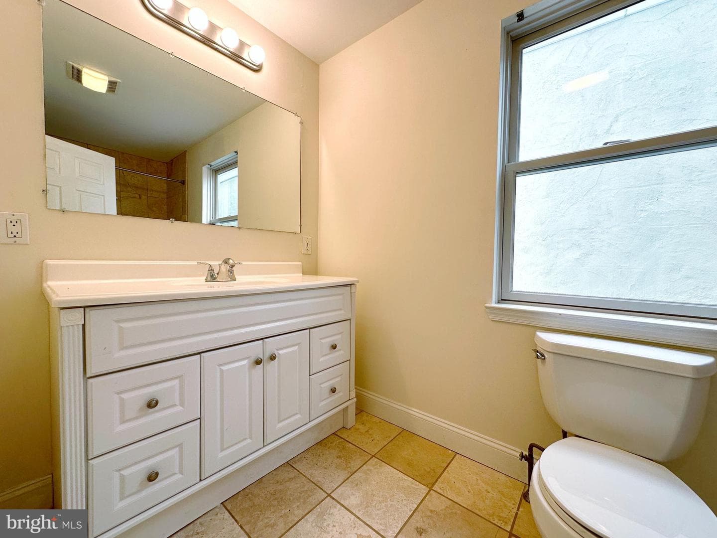 1108 E Oxford Street photo 62