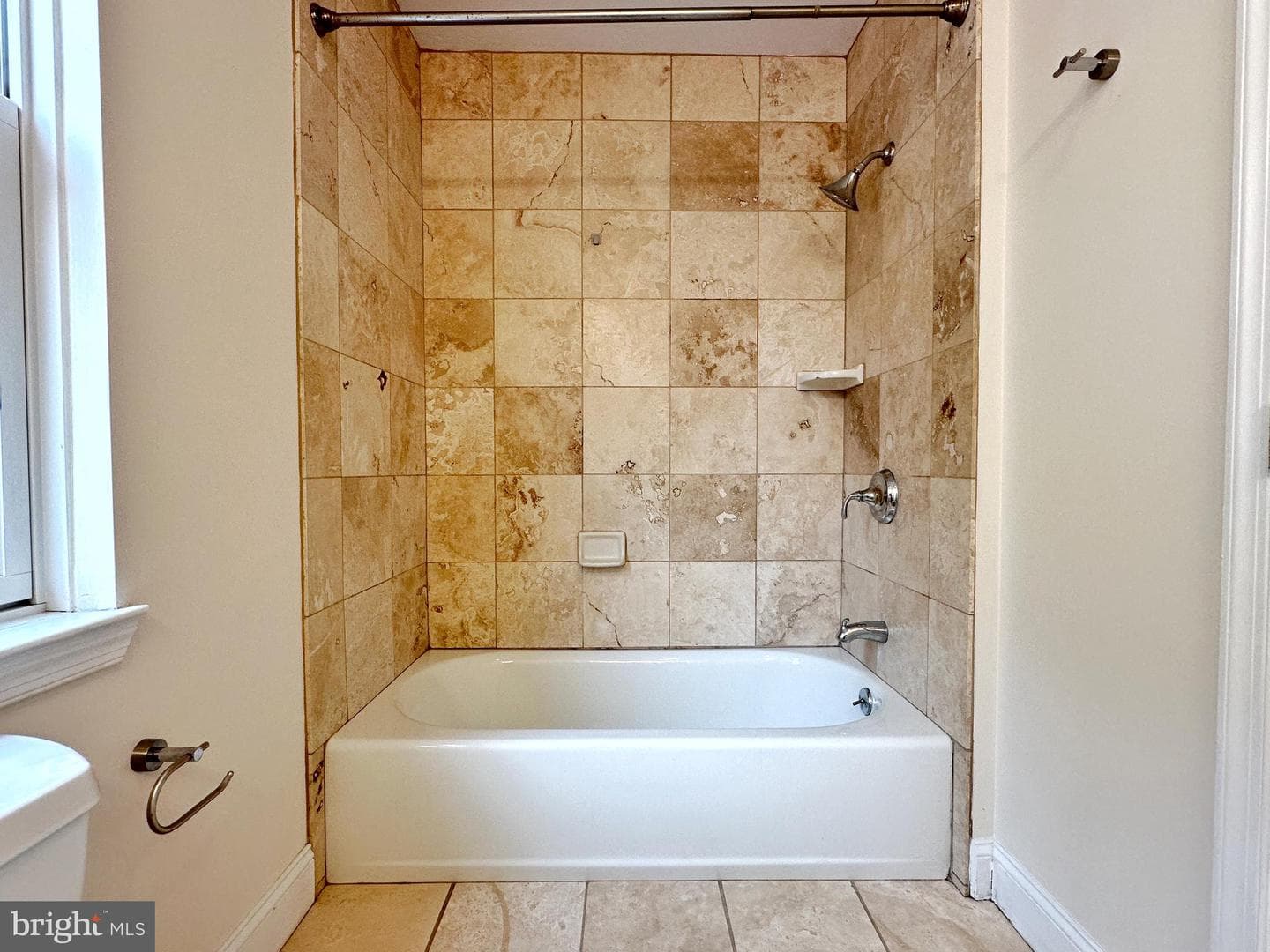 1108 E Oxford Street photo 63