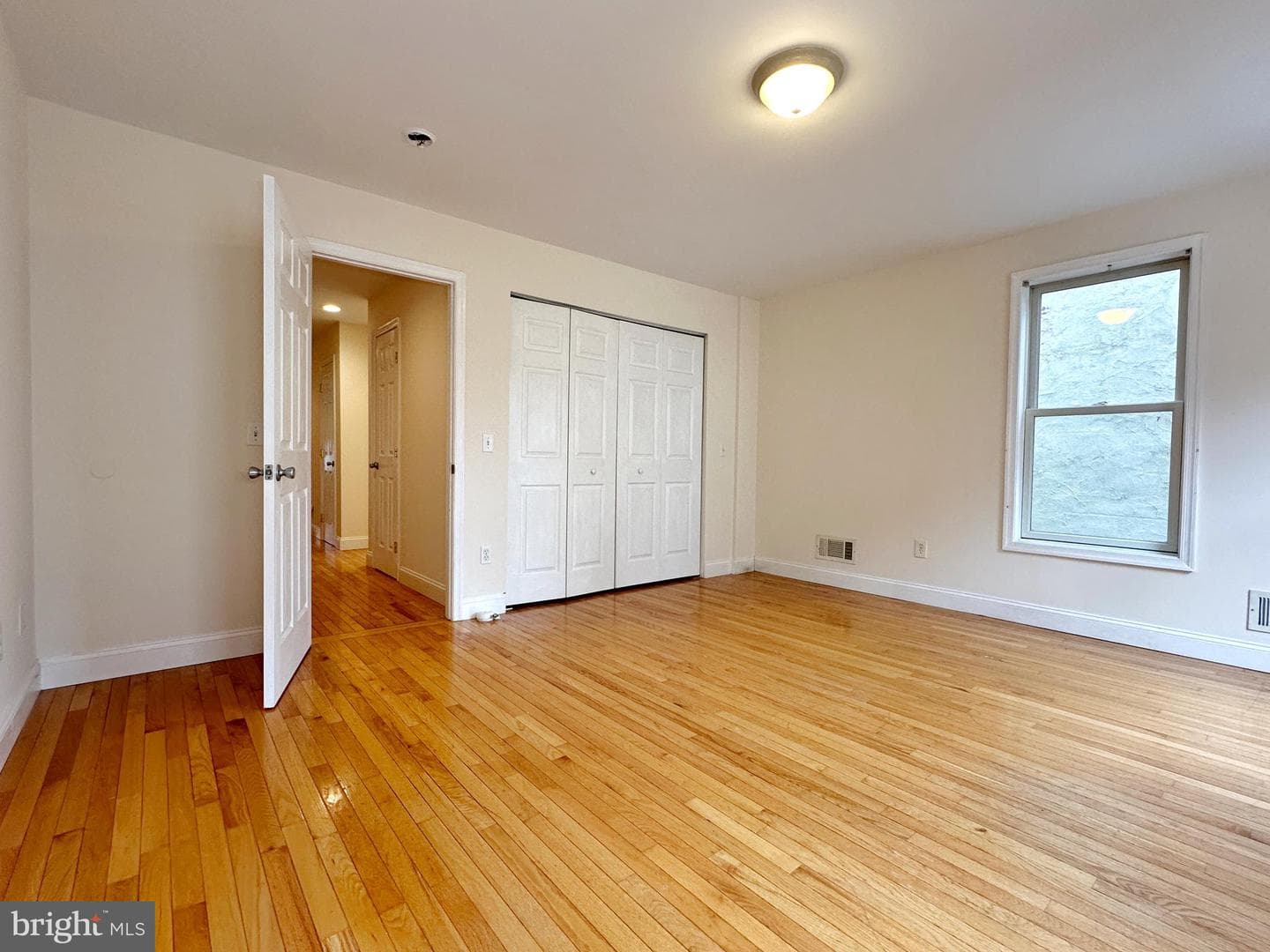 1108 E Oxford Street photo 71