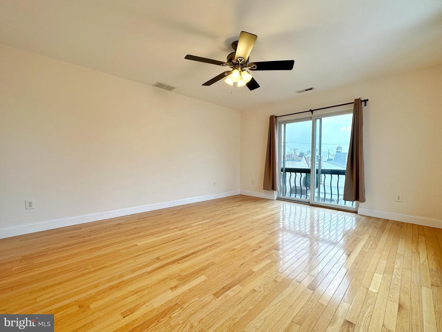 1108 E Oxford Street photo 75