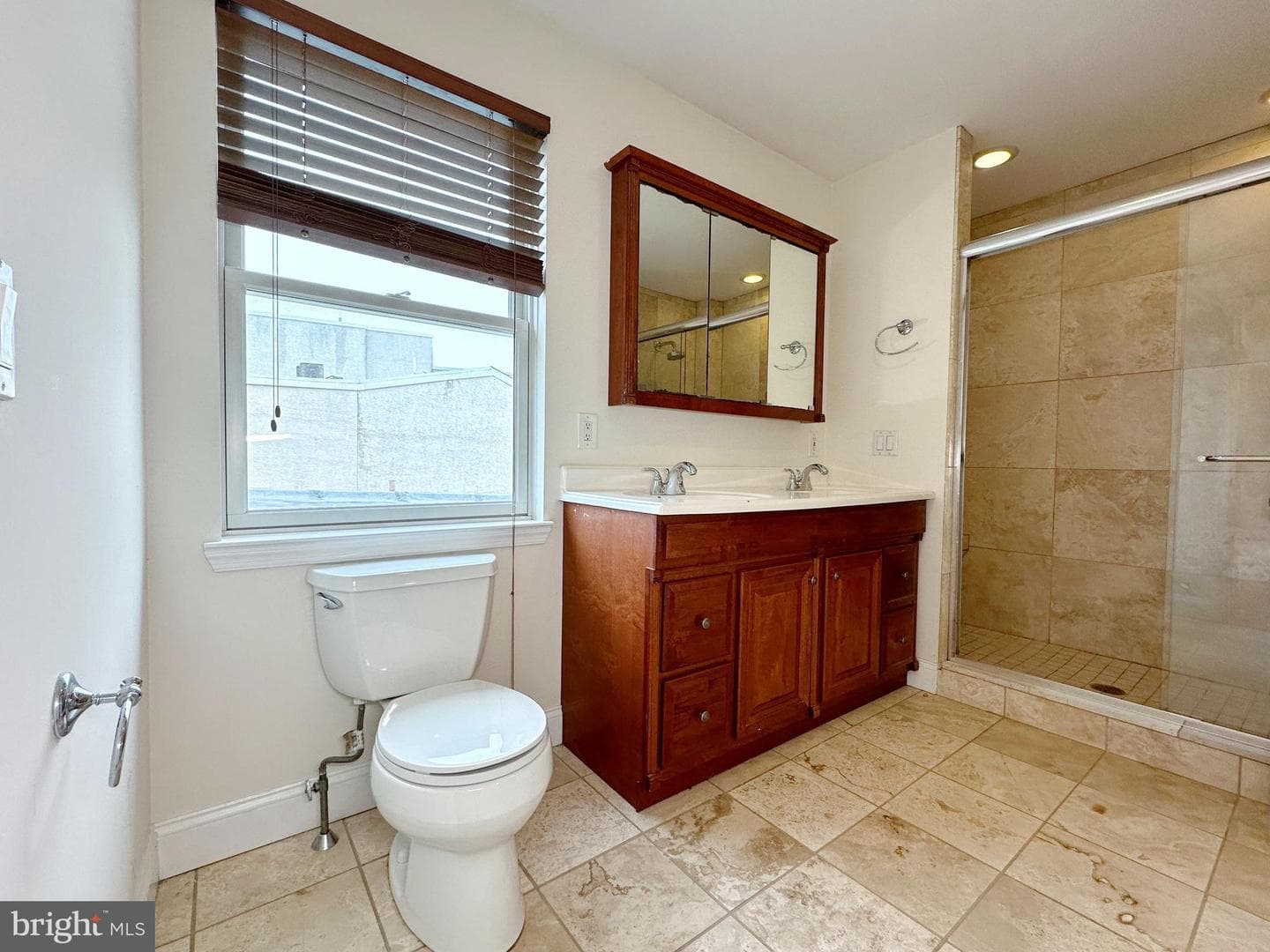 1108 E Oxford Street photo 80