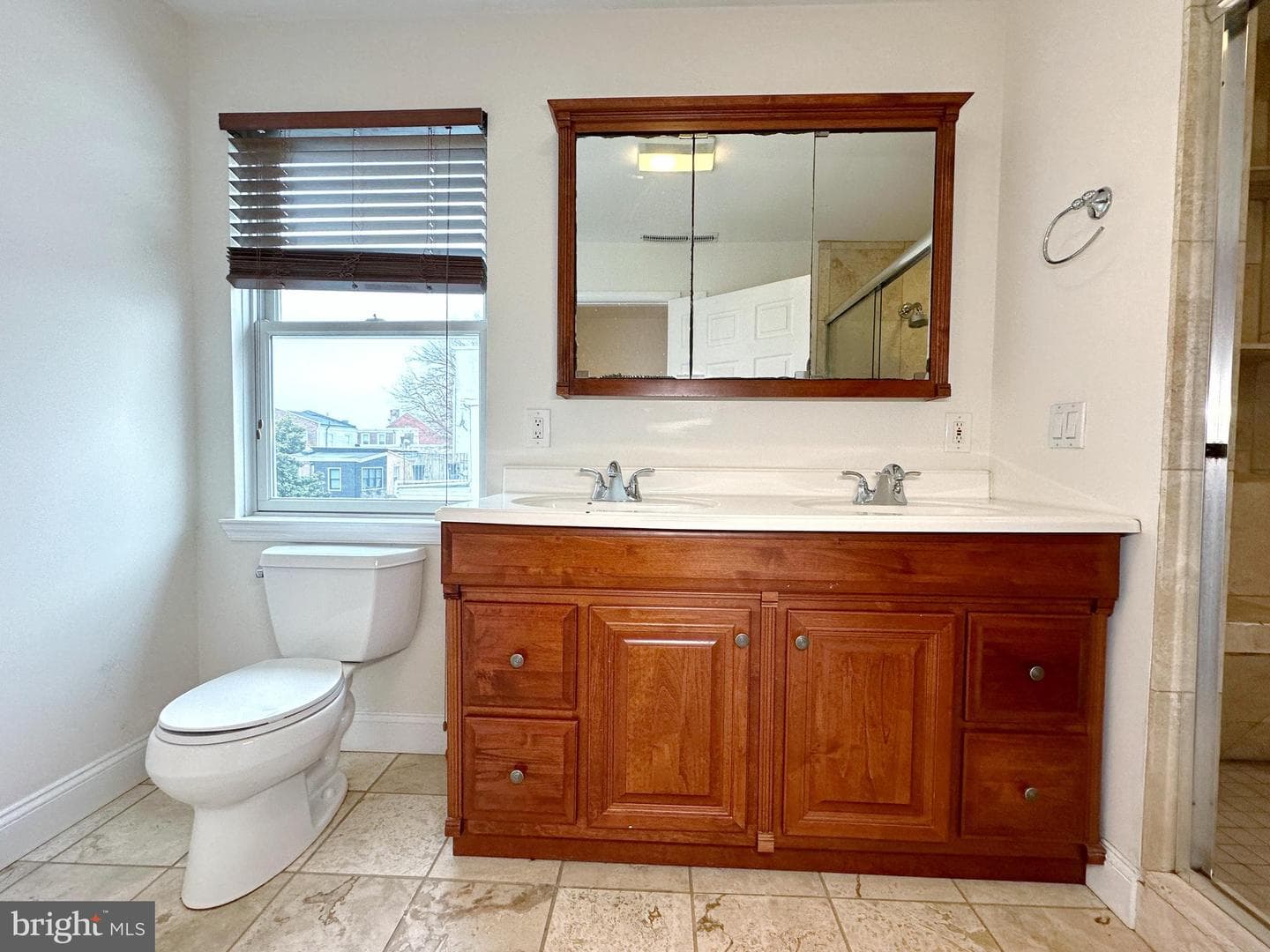 1108 E Oxford Street photo 81