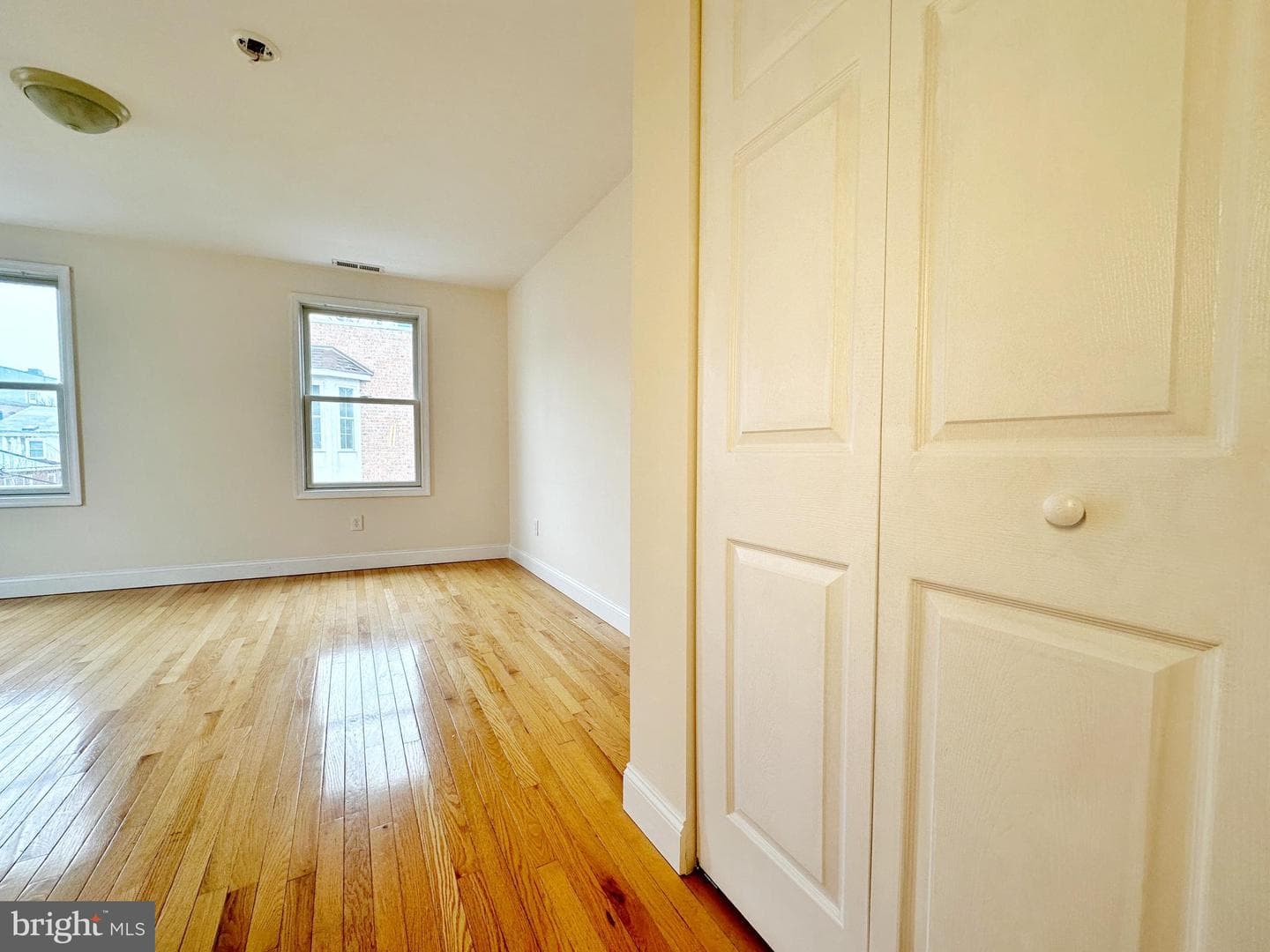 1108 E Oxford Street photo 89
