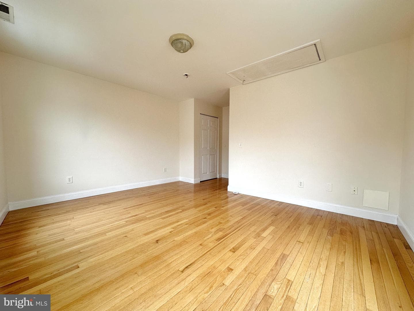 1108 E Oxford Street photo 91