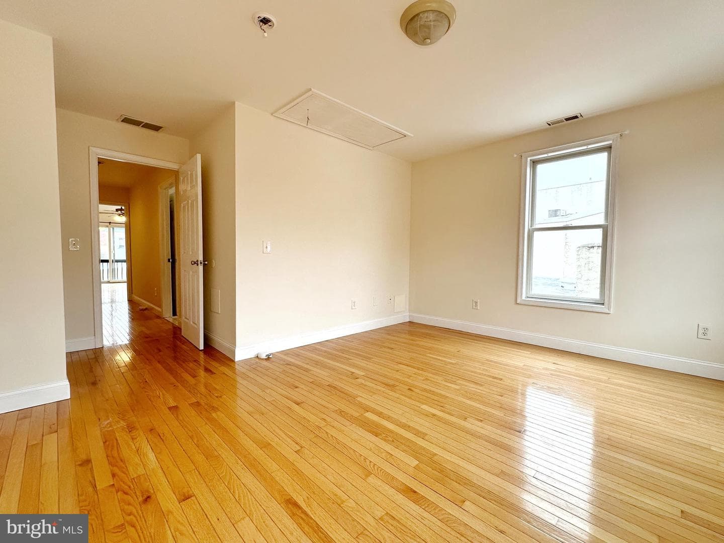 1108 E Oxford Street photo 92