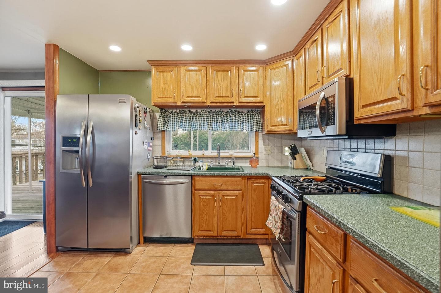 811 Selma Street photo 9