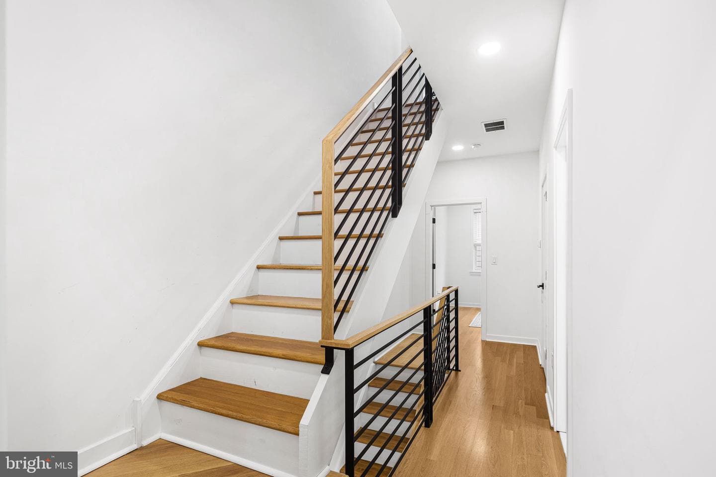754 N Croskey Street photo 16