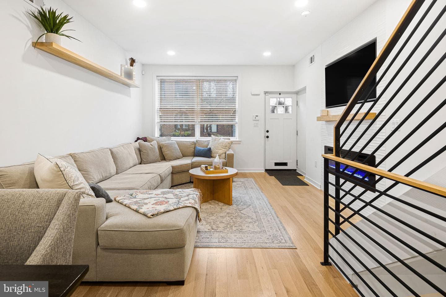 754 N Croskey Street photo 3