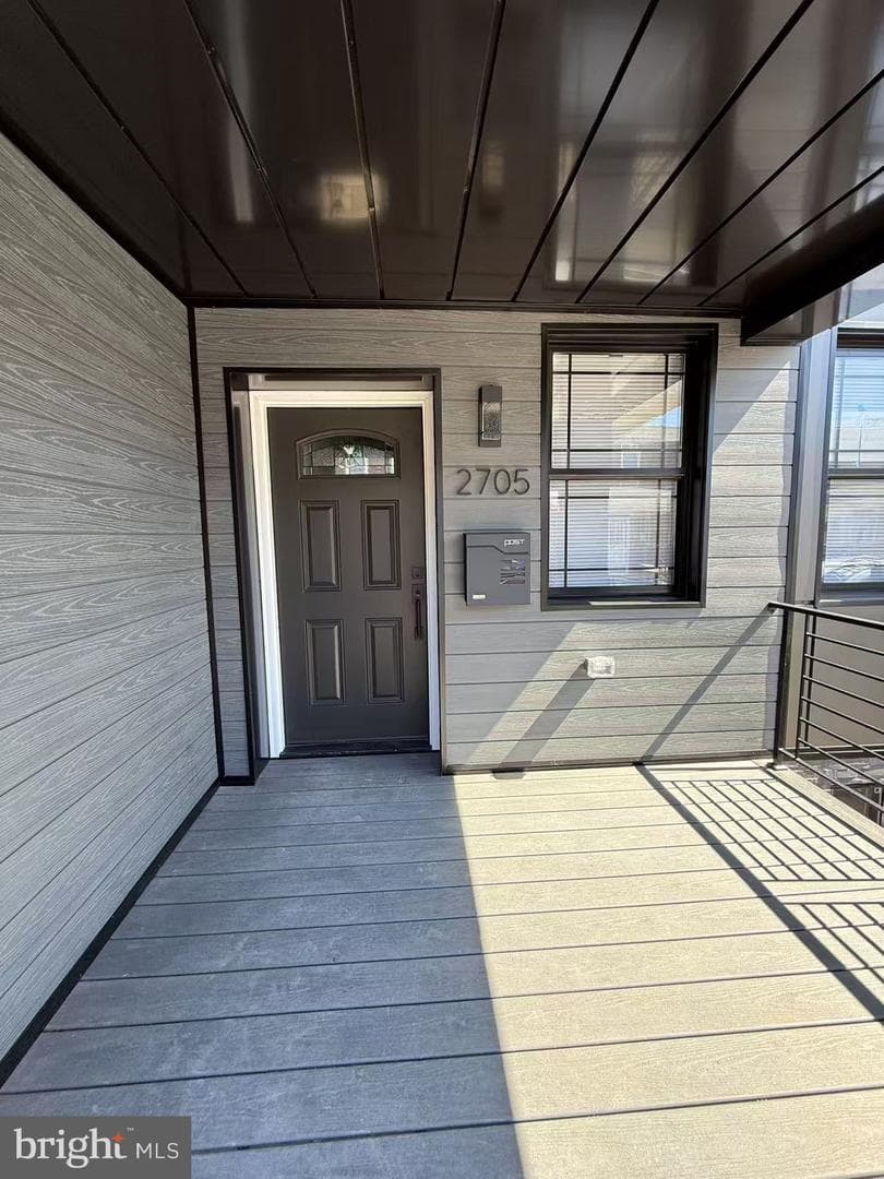 2705 S Sheridan Street photo 2
