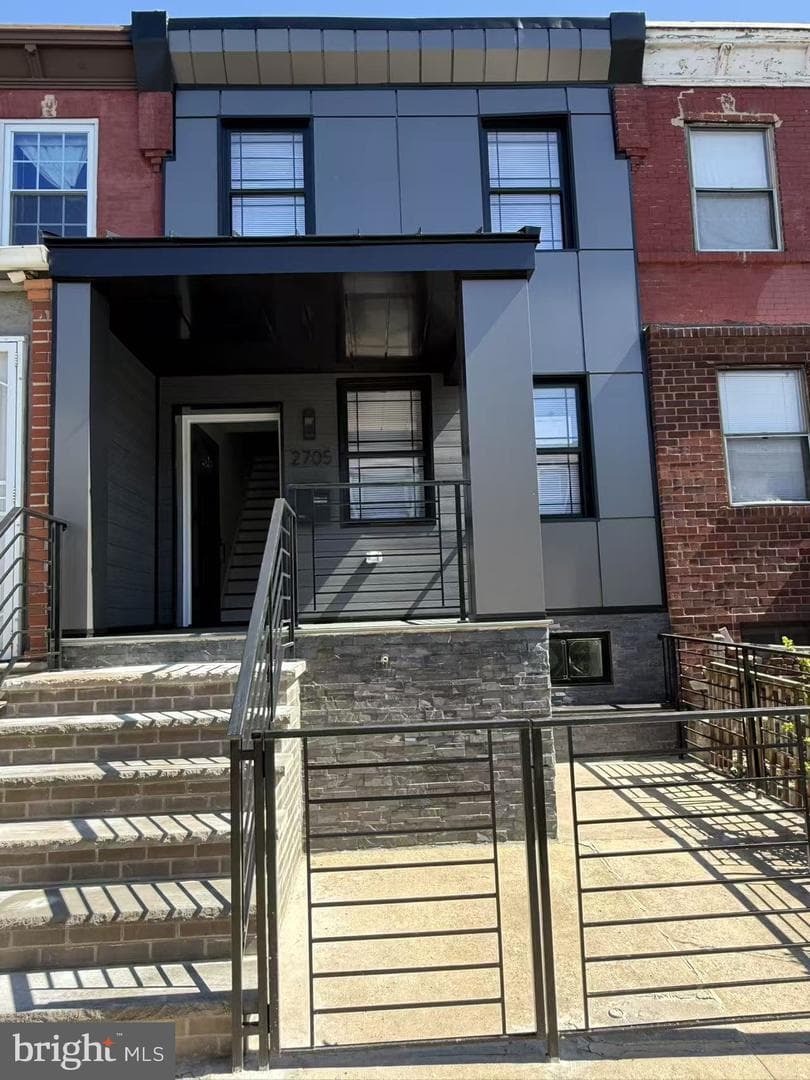 2705 S Sheridan Street photo 3