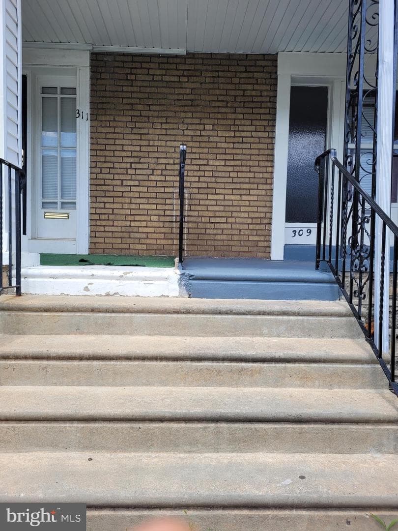 309 Rosemar Street photo 3