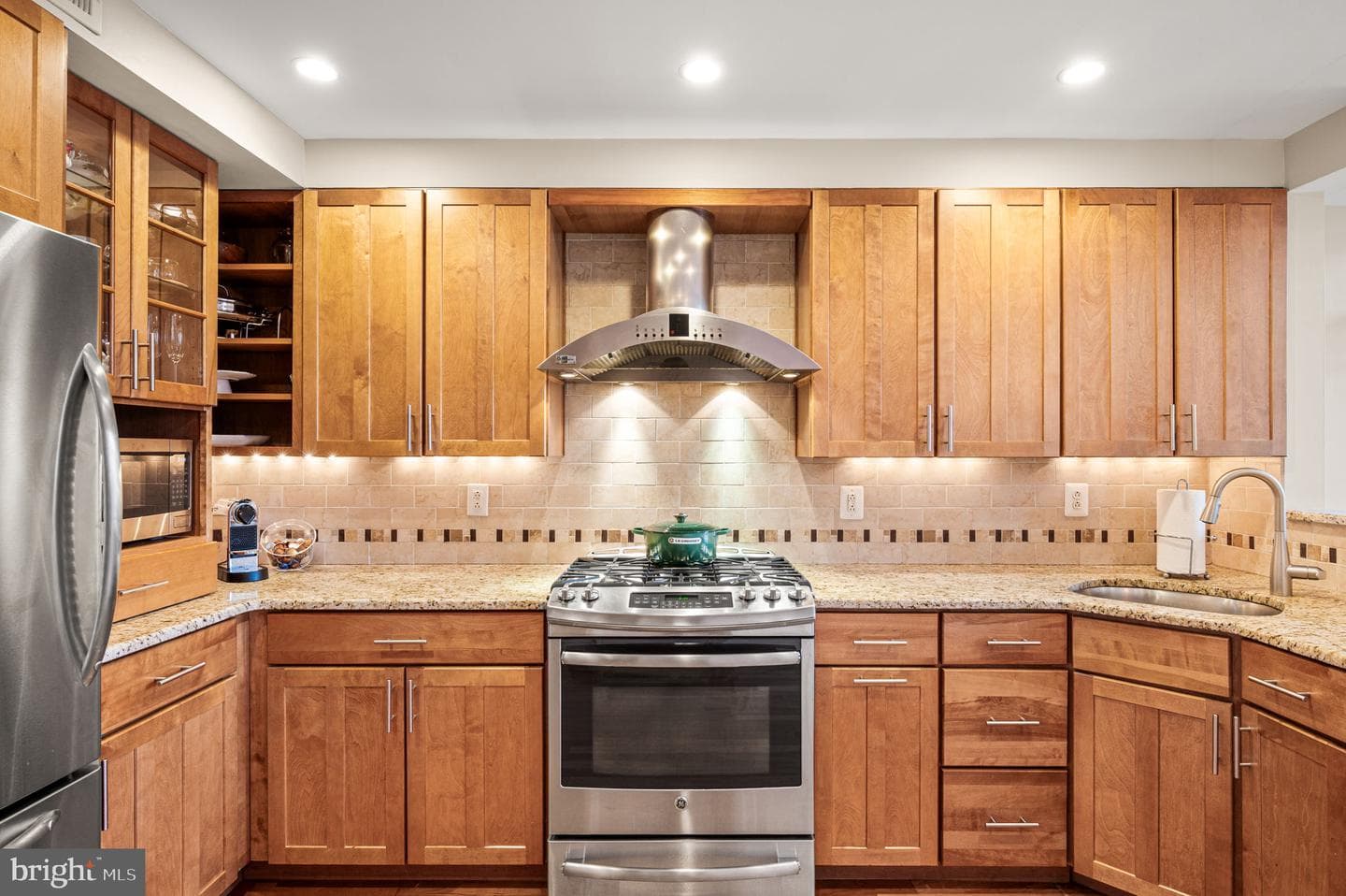 38 Saint James Court photo 10